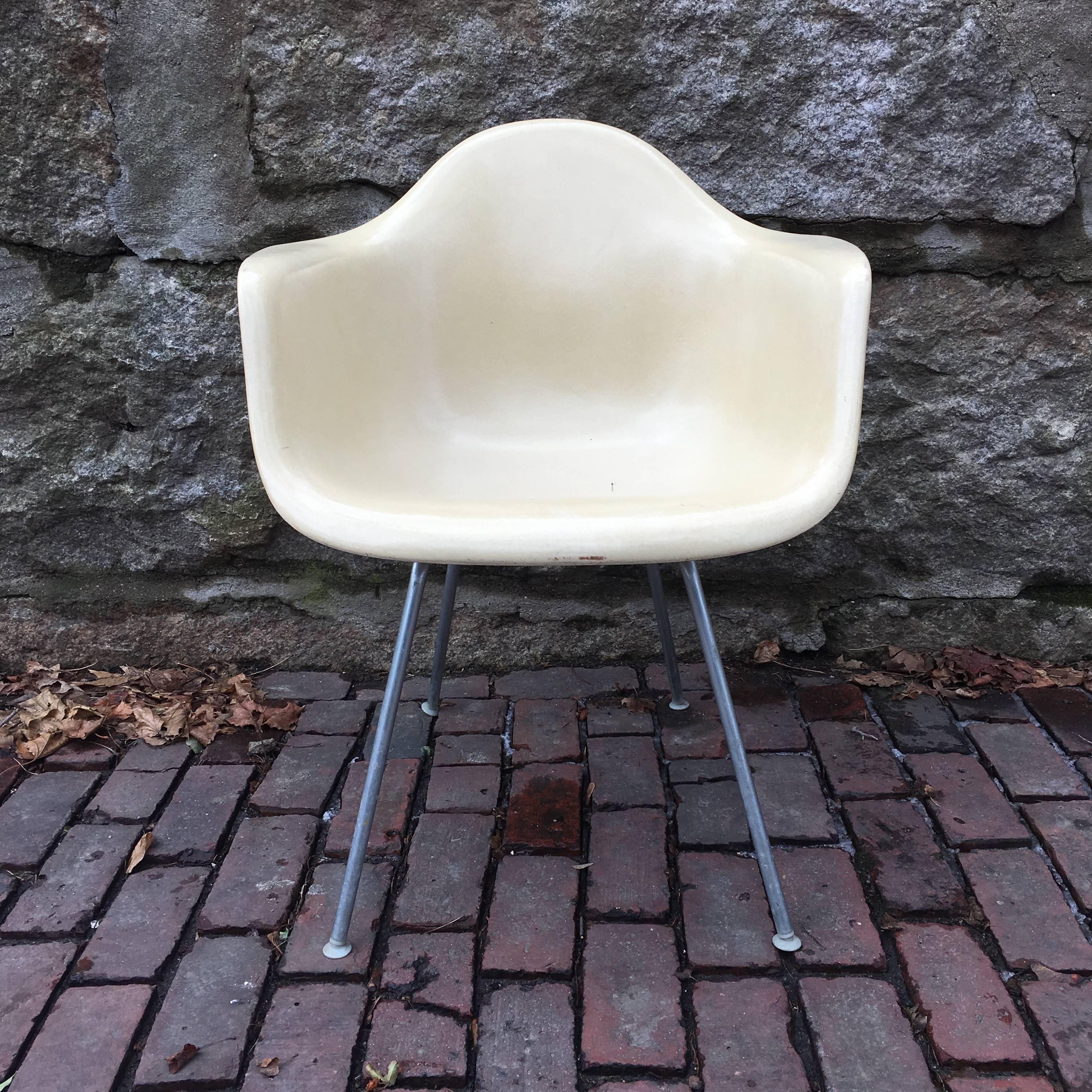 Herman Miller Eames armchair in parchment. Chair dates to late 1950s. No damage. Original base. Other bases available including rocker, Eiffel, dowel, black H base, cat's cradle.