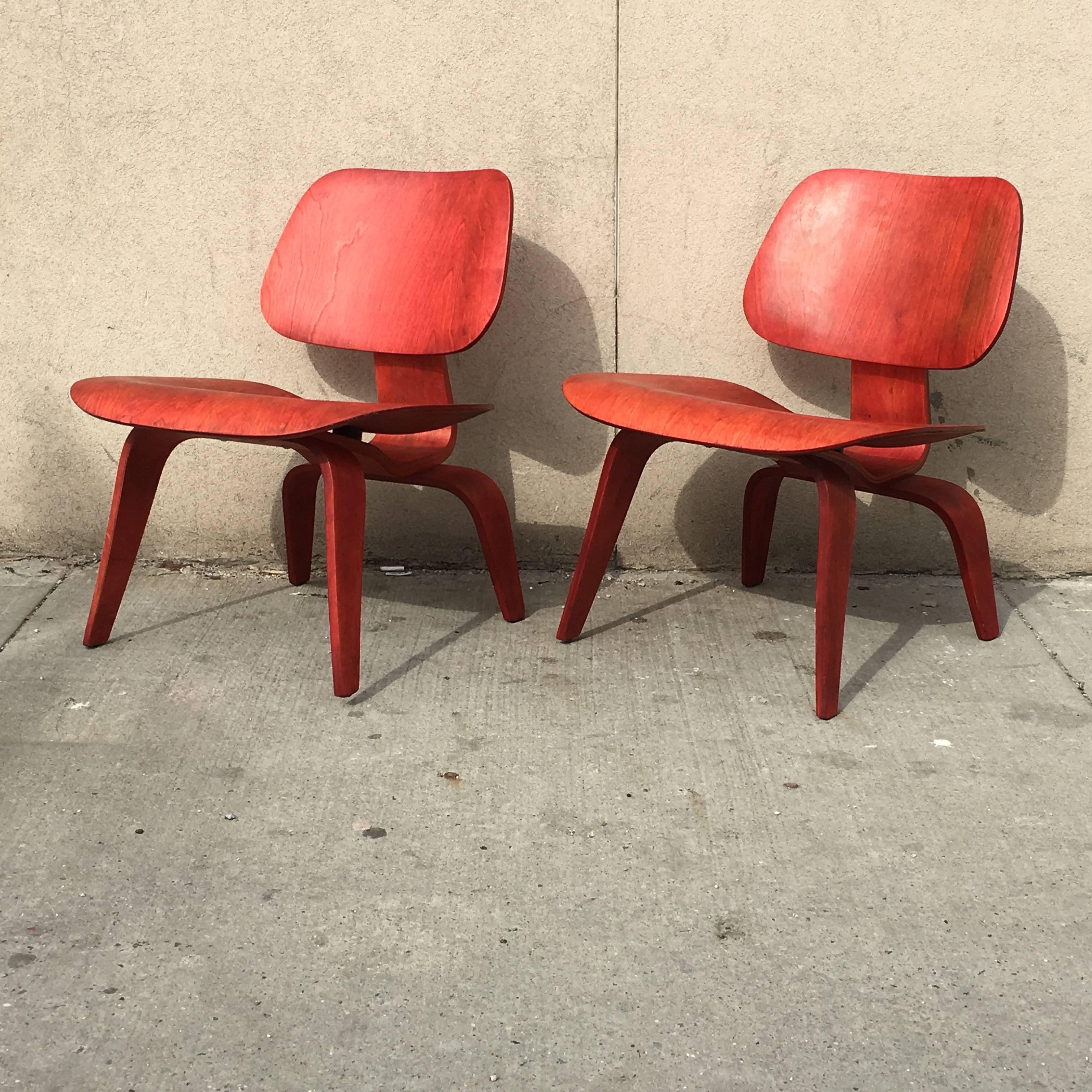eames lcw red