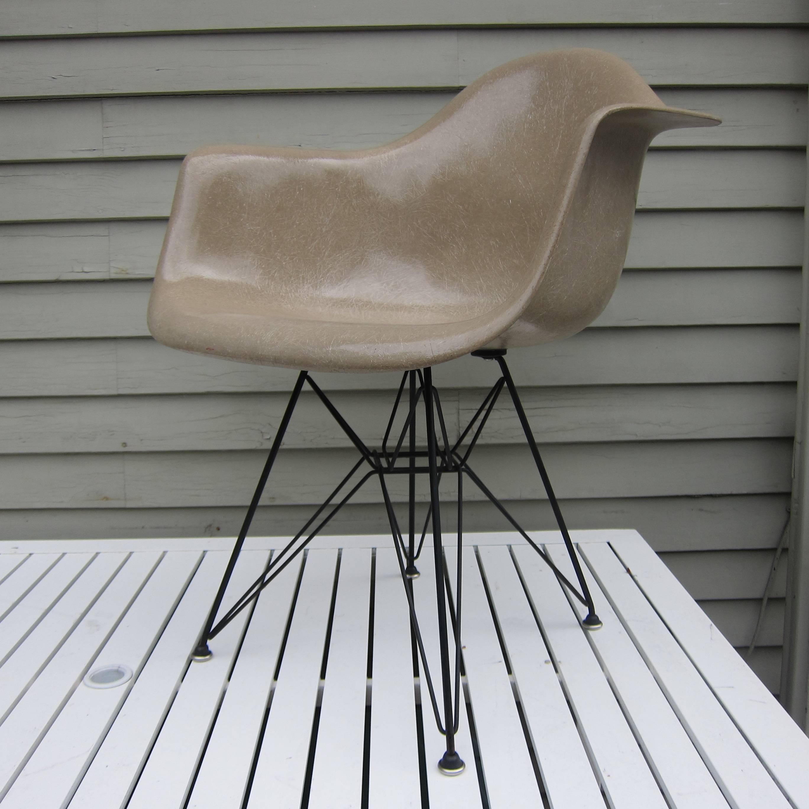 Herman Miller Eames DAR armchair in Greige with Eiffel base and original boot glides. Amazing color with near perfect base. Excellent fiberglass contrast. There is a paper Herman Miller patent label on bottom but the shell is not otherwise embossed,