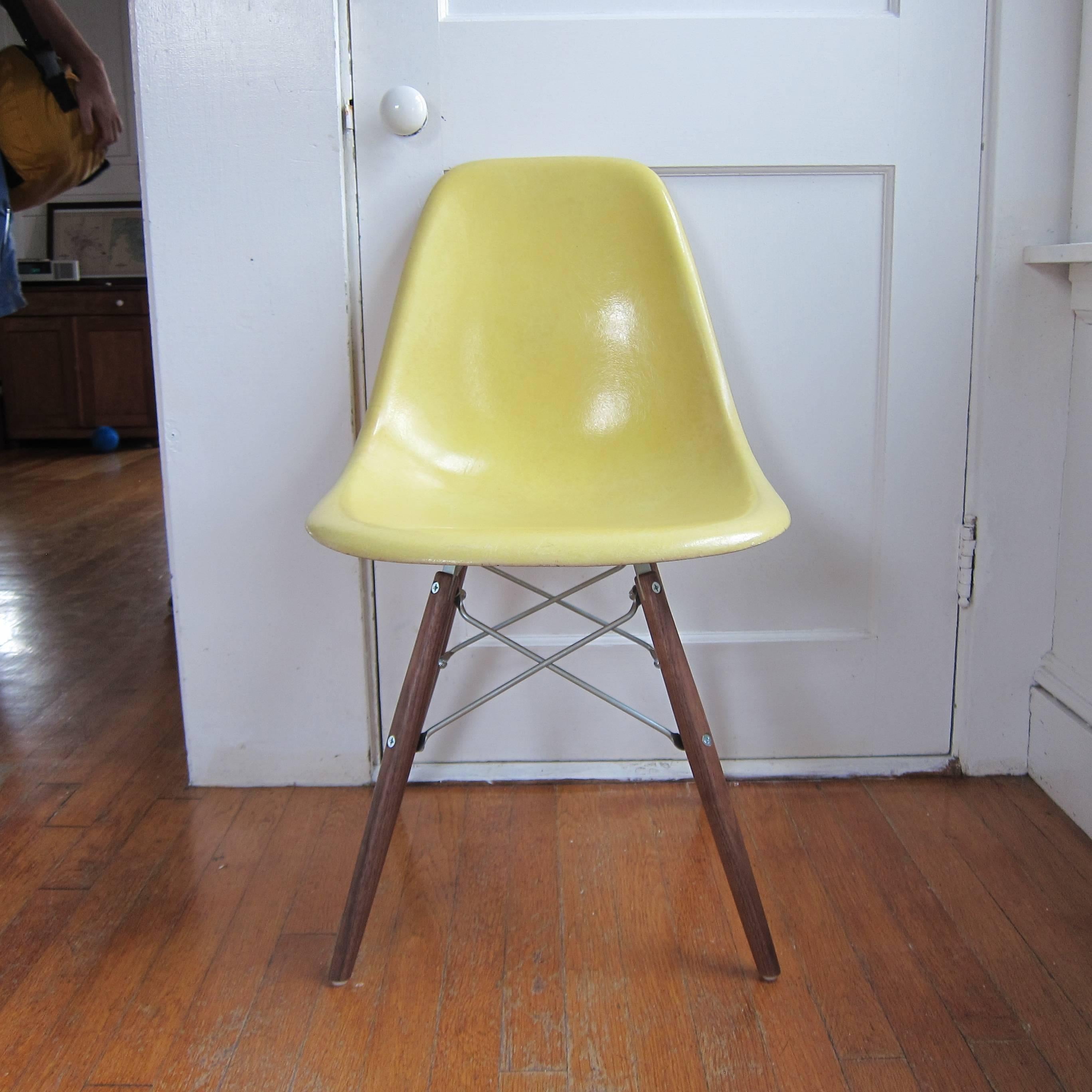 Eight Multicolored Herman Miller Eames Dining Chairs In Good Condition In Brooklyn, NY