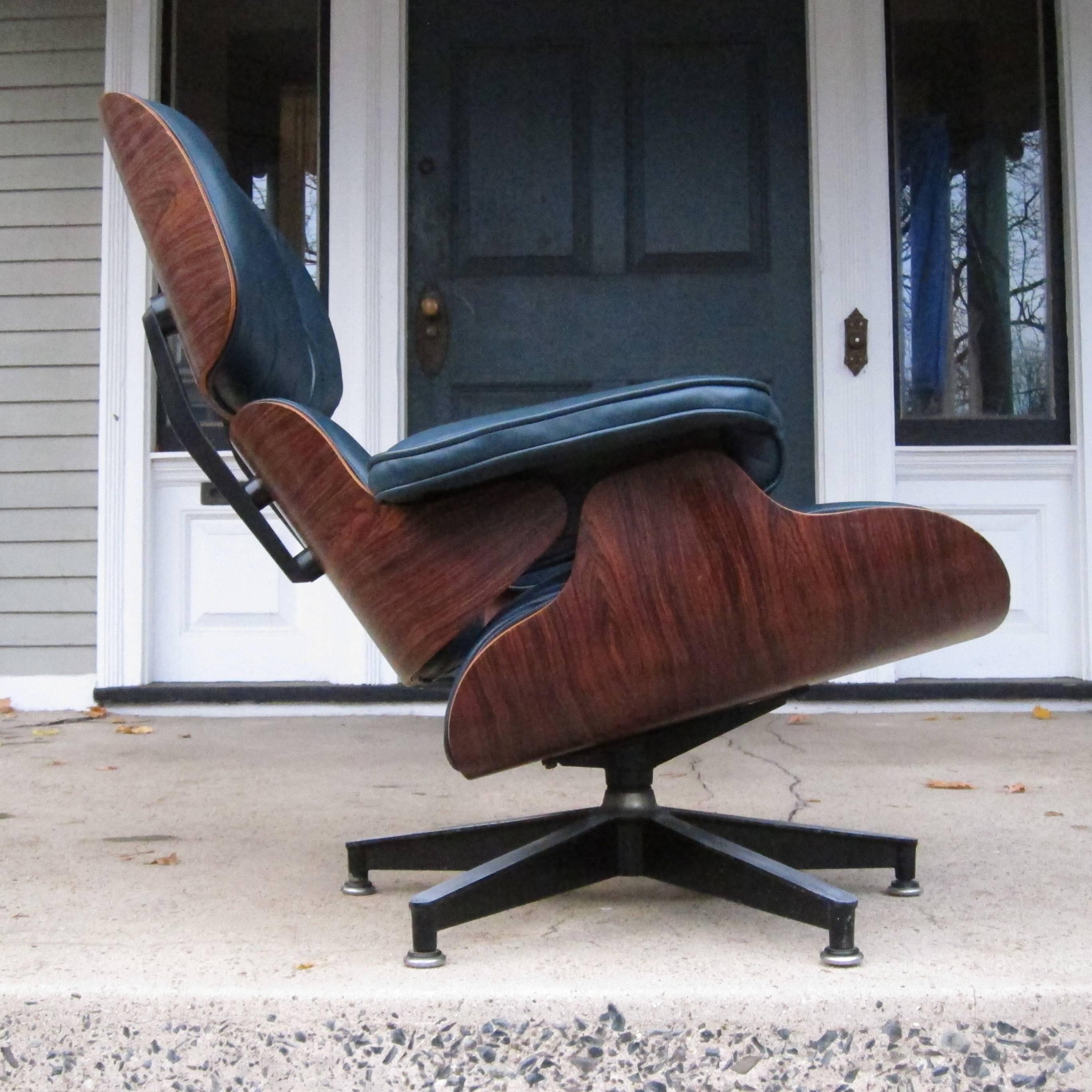 Aluminum Superb Herman Miller Eames Lounge Chair in Rosewood and Custom Indigo Leather