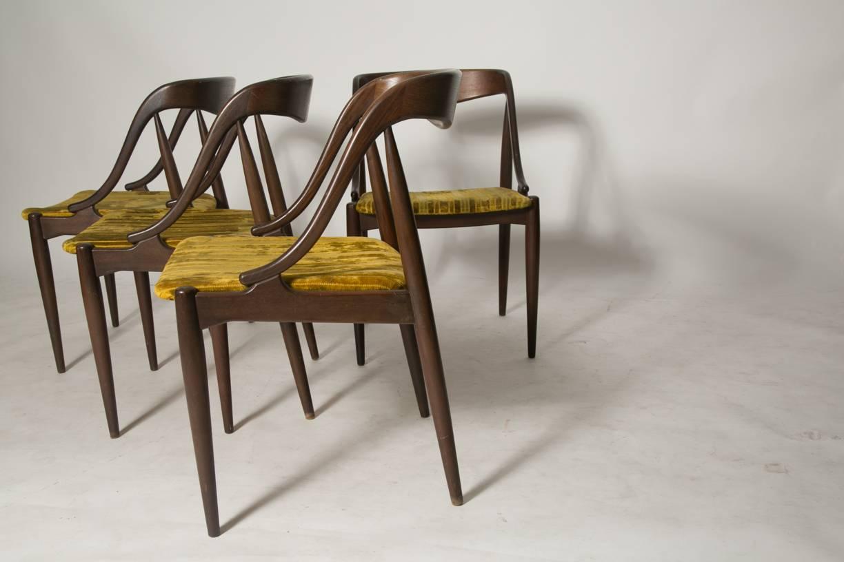 Set of Four Johannes Andersen Rosewood Dining Chairs In Good Condition In Brooklyn, NY