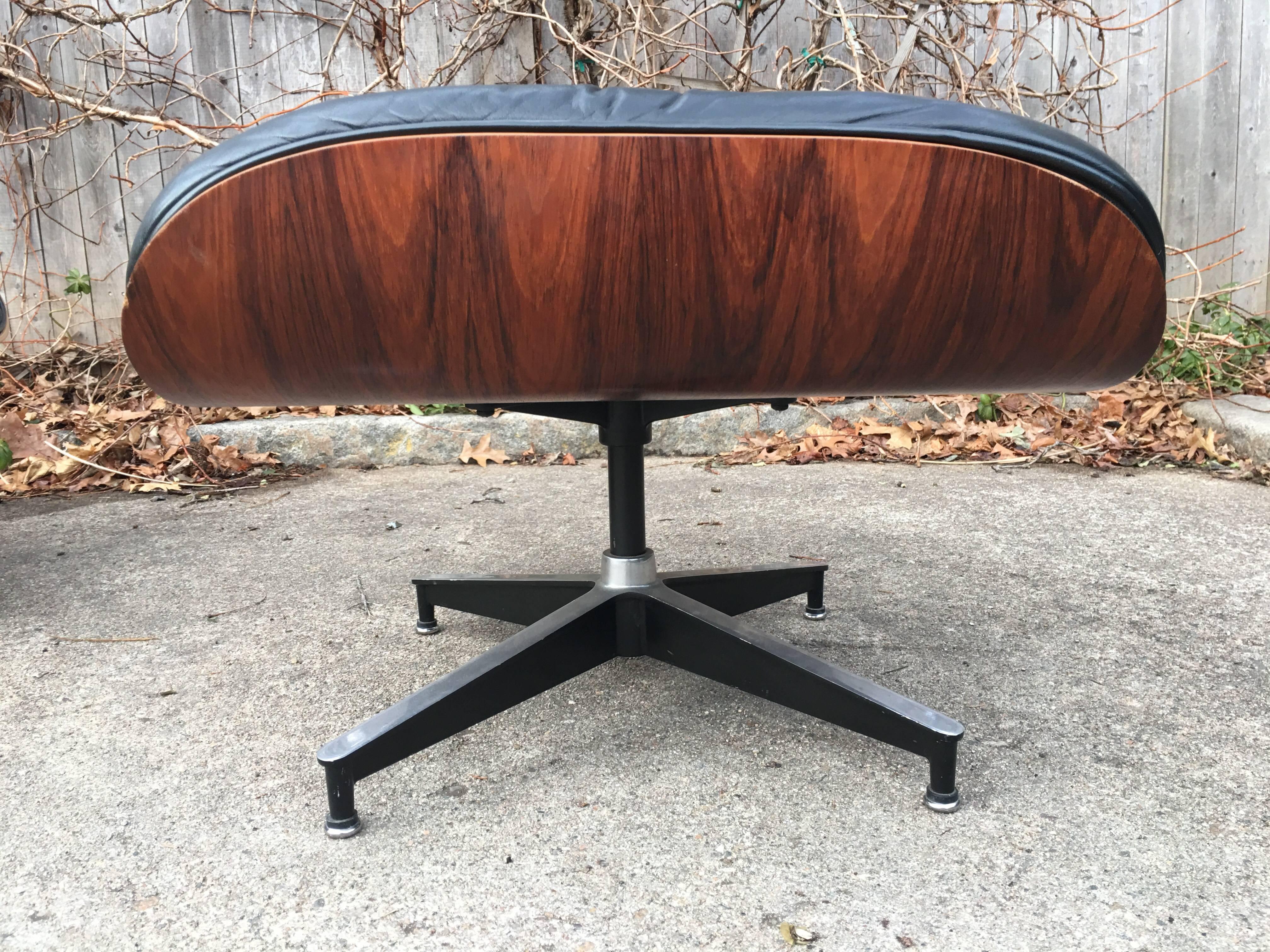 Perfect 1970s Herman Miller Eames Lounge Chair and Ottoman in Rosewood In Excellent Condition In Brooklyn, NY