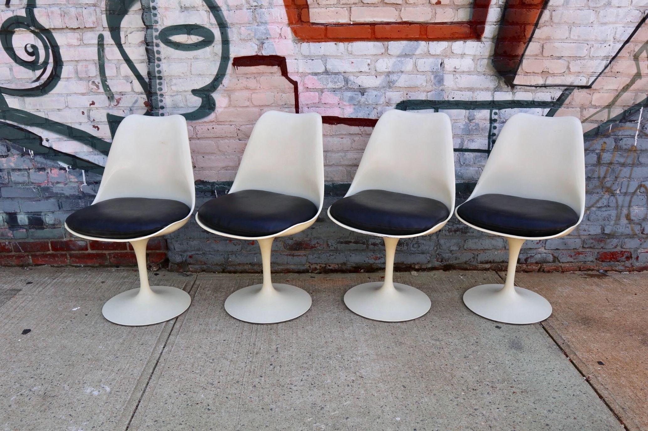 Eero Saarinen for Knoll Tulip Swivel Dining Chairs In Good Condition In Brooklyn, NY