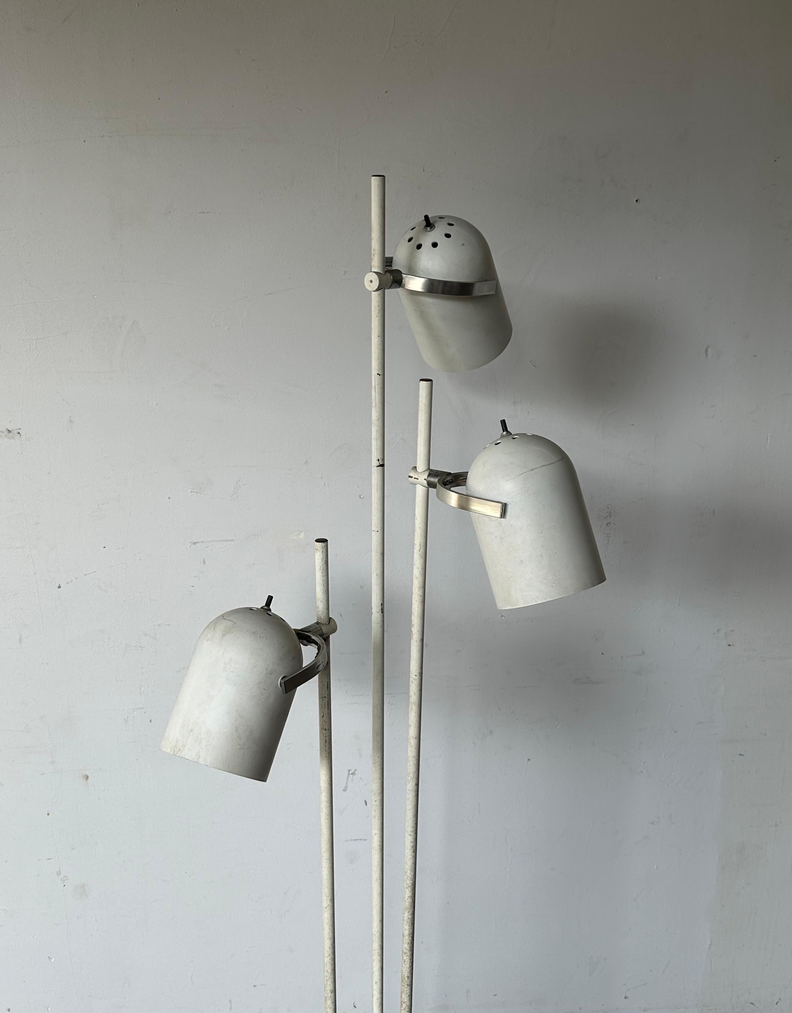 Midcentury Modern Floor Lamp with Articulating Pivoting Shades by Lightolier For Sale 2