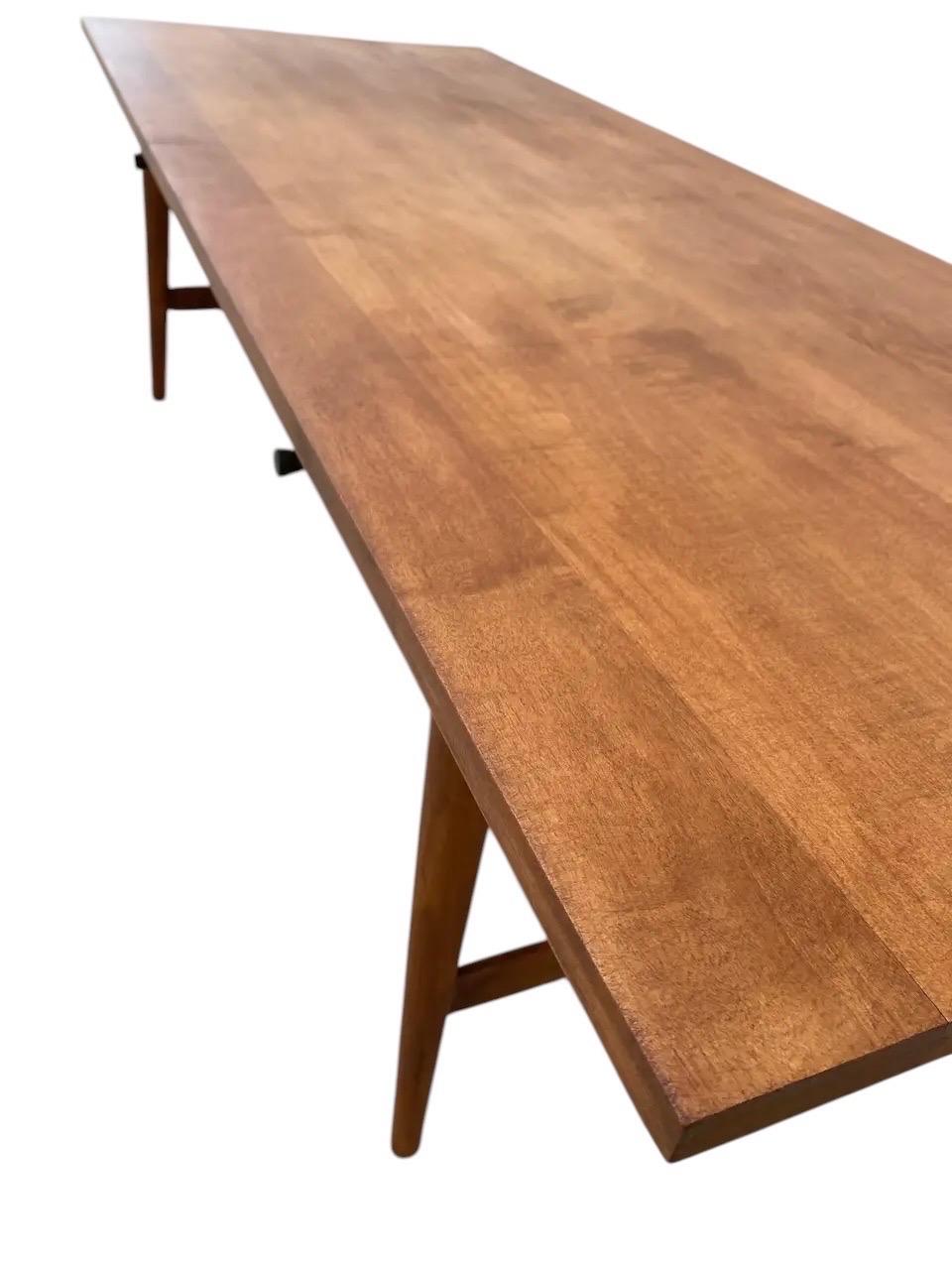 Beautifully Refinished Paul McCobb Planner Group Coffee Table In Good Condition For Sale In Brooklyn, NY