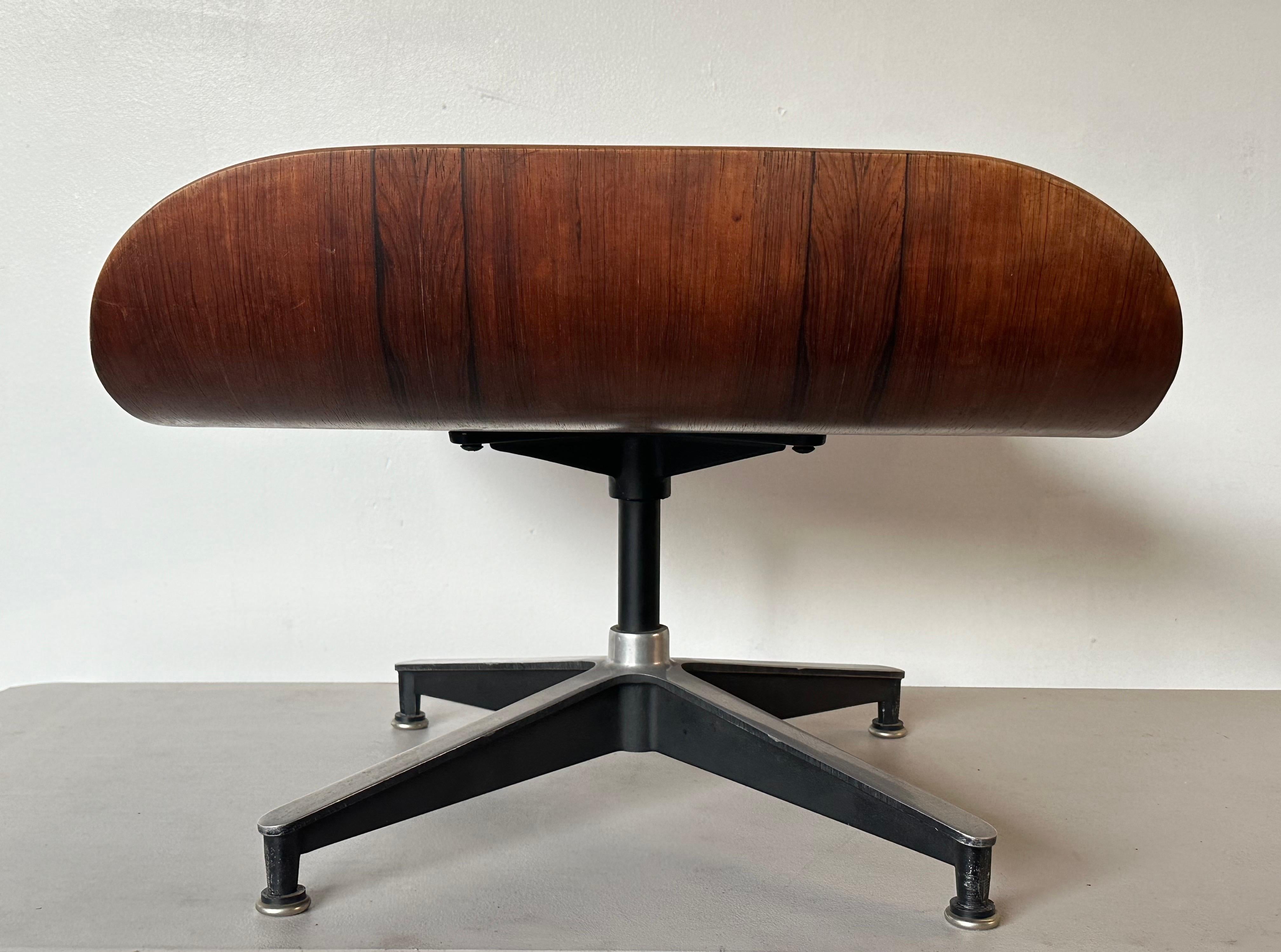 Gorgeous Restored Eames Herman Miller Lounge Chair and Ottoman For Sale 1