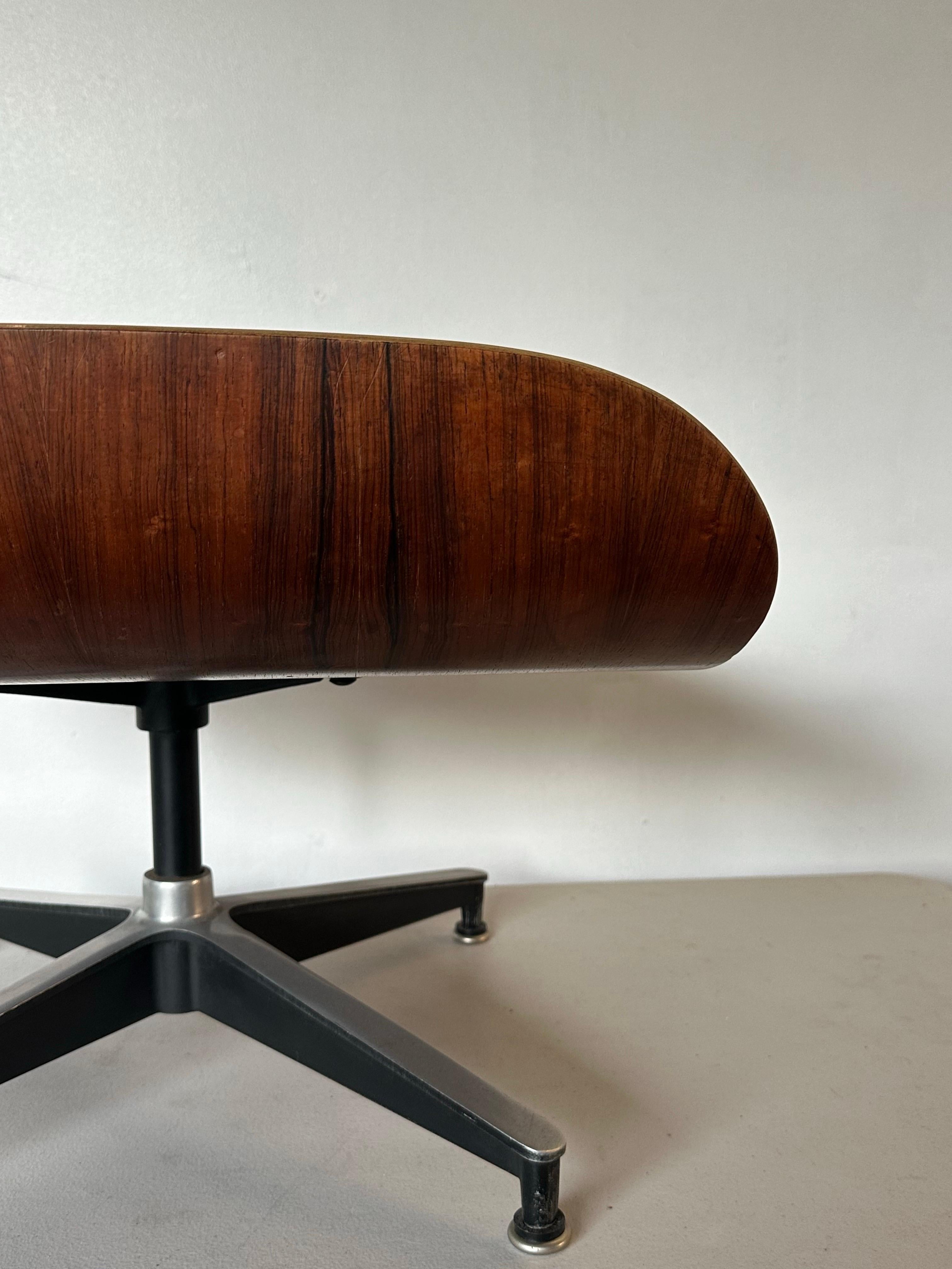 Gorgeous Restored Eames Herman Miller Lounge Chair and Ottoman For Sale 3