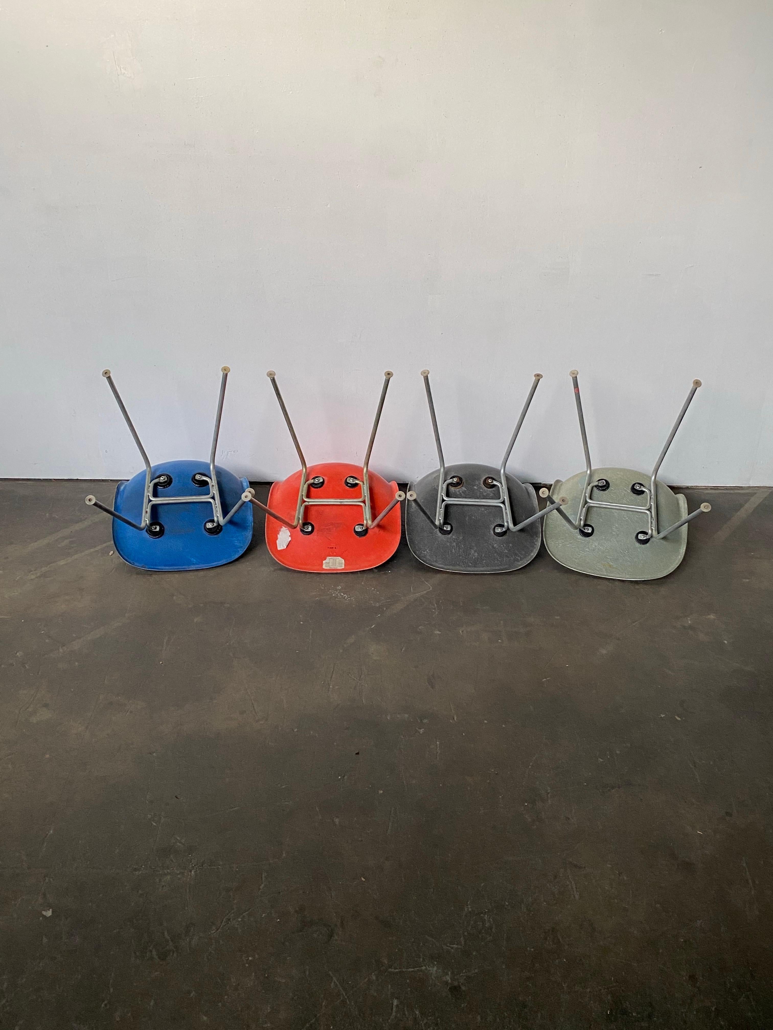 Set of Four Herman Miller Eames Fiberglass Dining Chairs 5