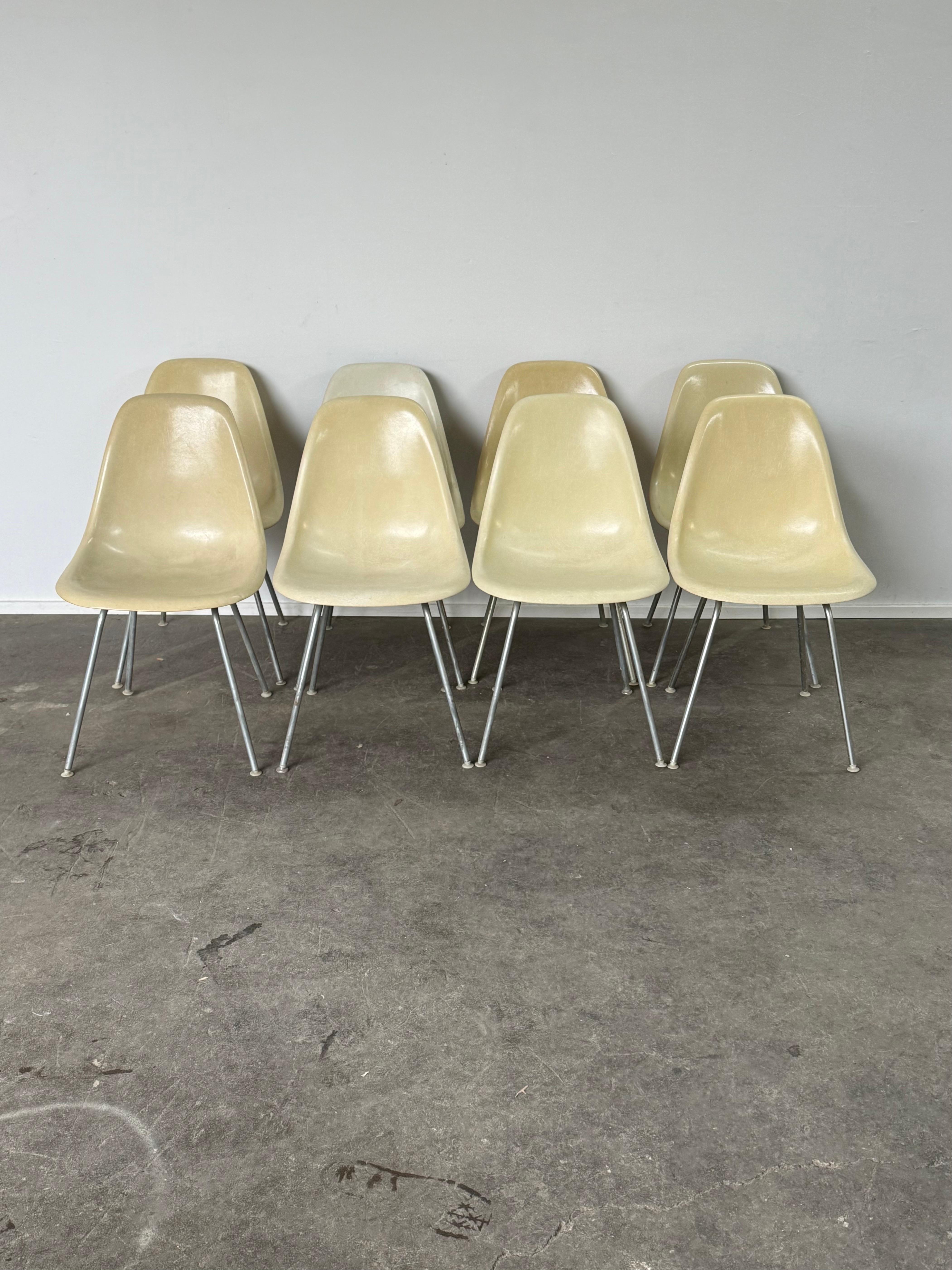 Moderner Herman Miller Eames Dining Chair Satz von 8 Stück im Angebot