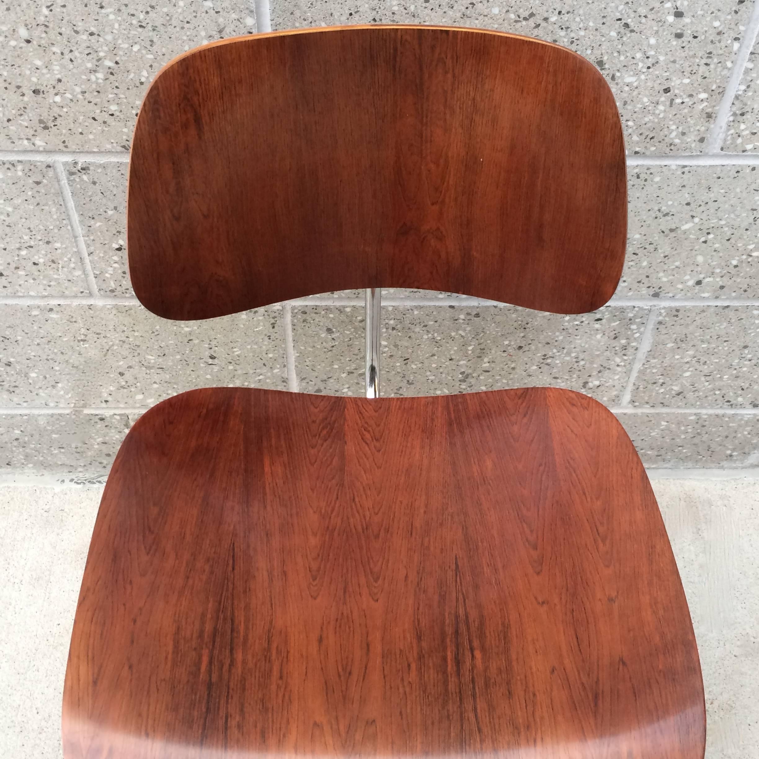 Herman Miller Eames Rosewood DCM Chair In Excellent Condition In Brooklyn, NY