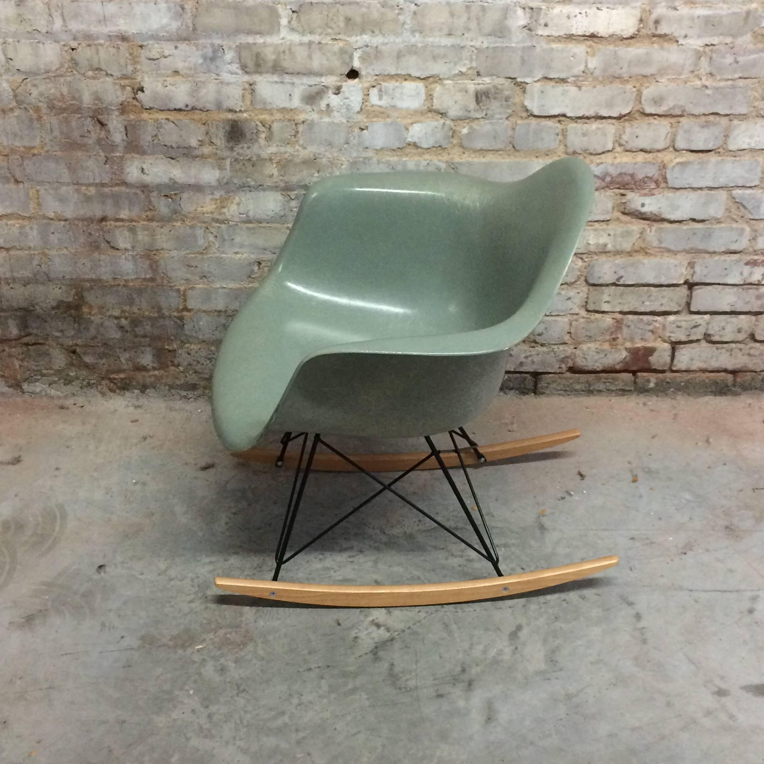 Seafoam Green Herman Miller Eames RAR In Excellent Condition In Brooklyn, NY