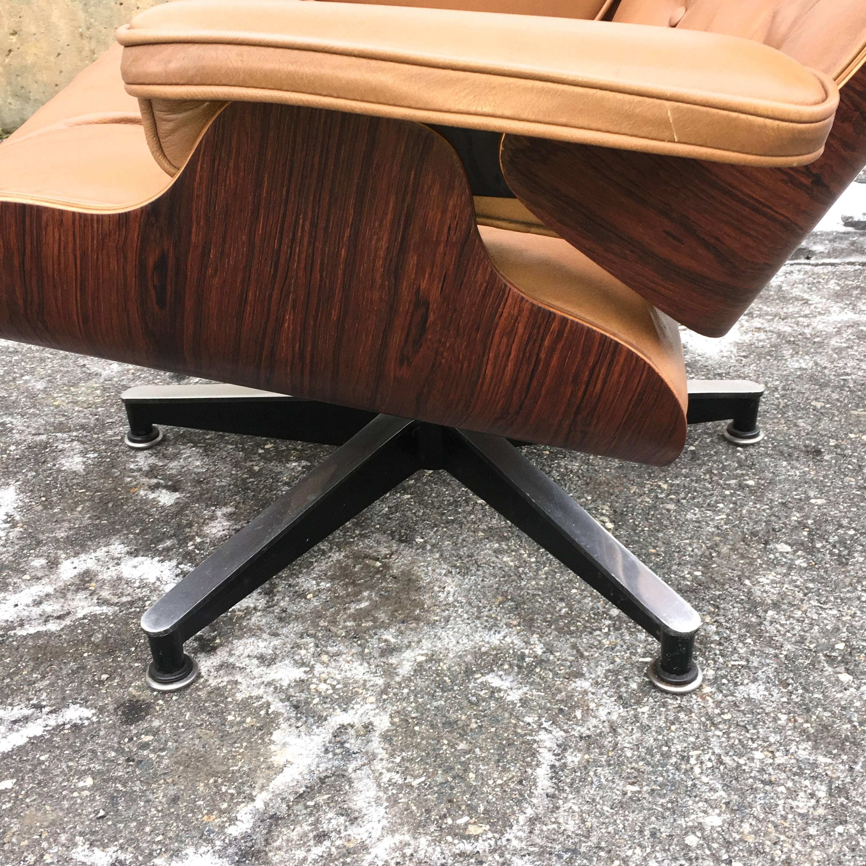Tan/Rosewood Herman Miller Eames Lounge Chair and Ottoman In Good Condition In Brooklyn, NY