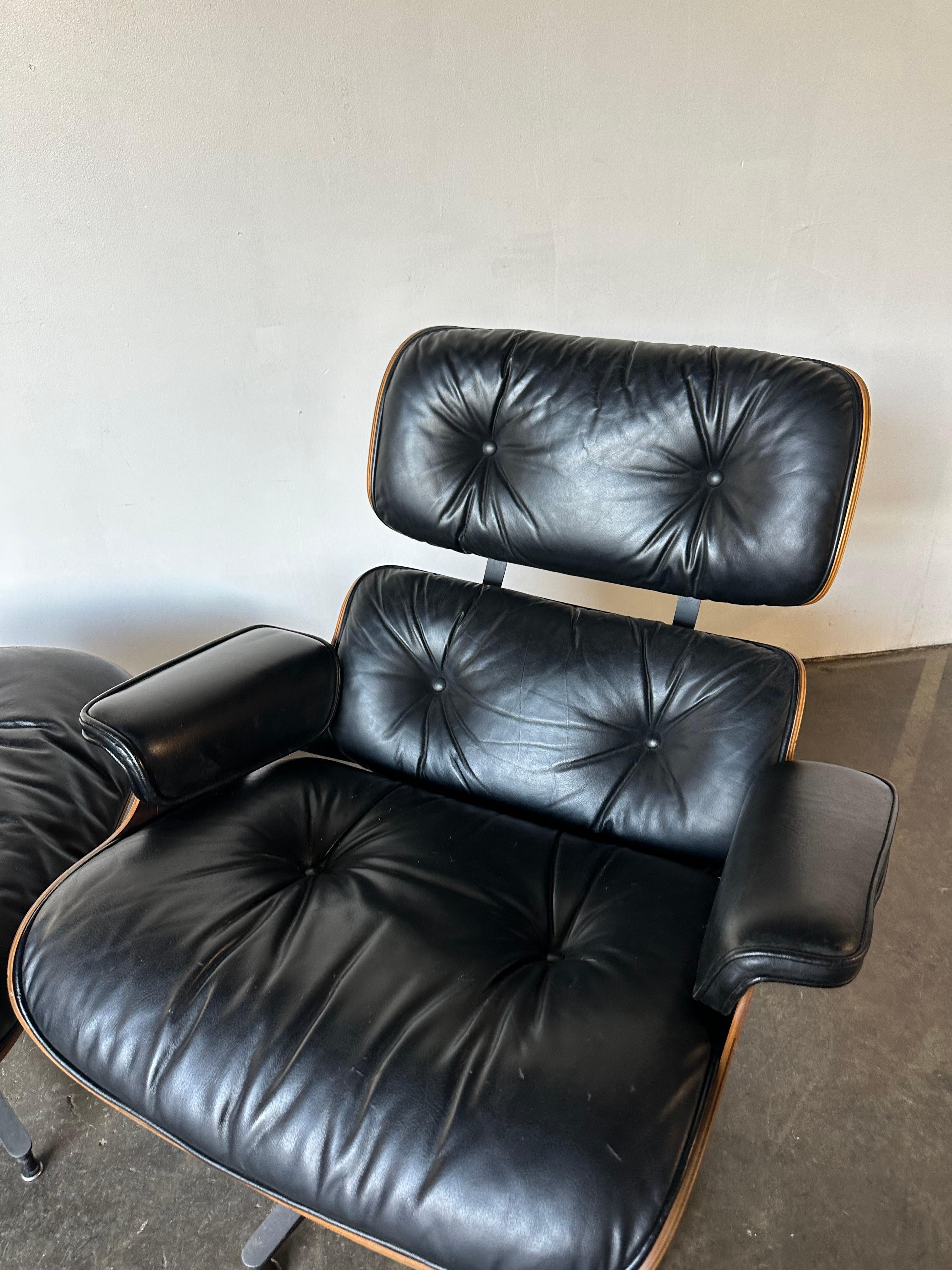 Gorgeous Restored Eames Herman Miller Lounge Chair and Ottoman In Good Condition For Sale In Brooklyn, NY
