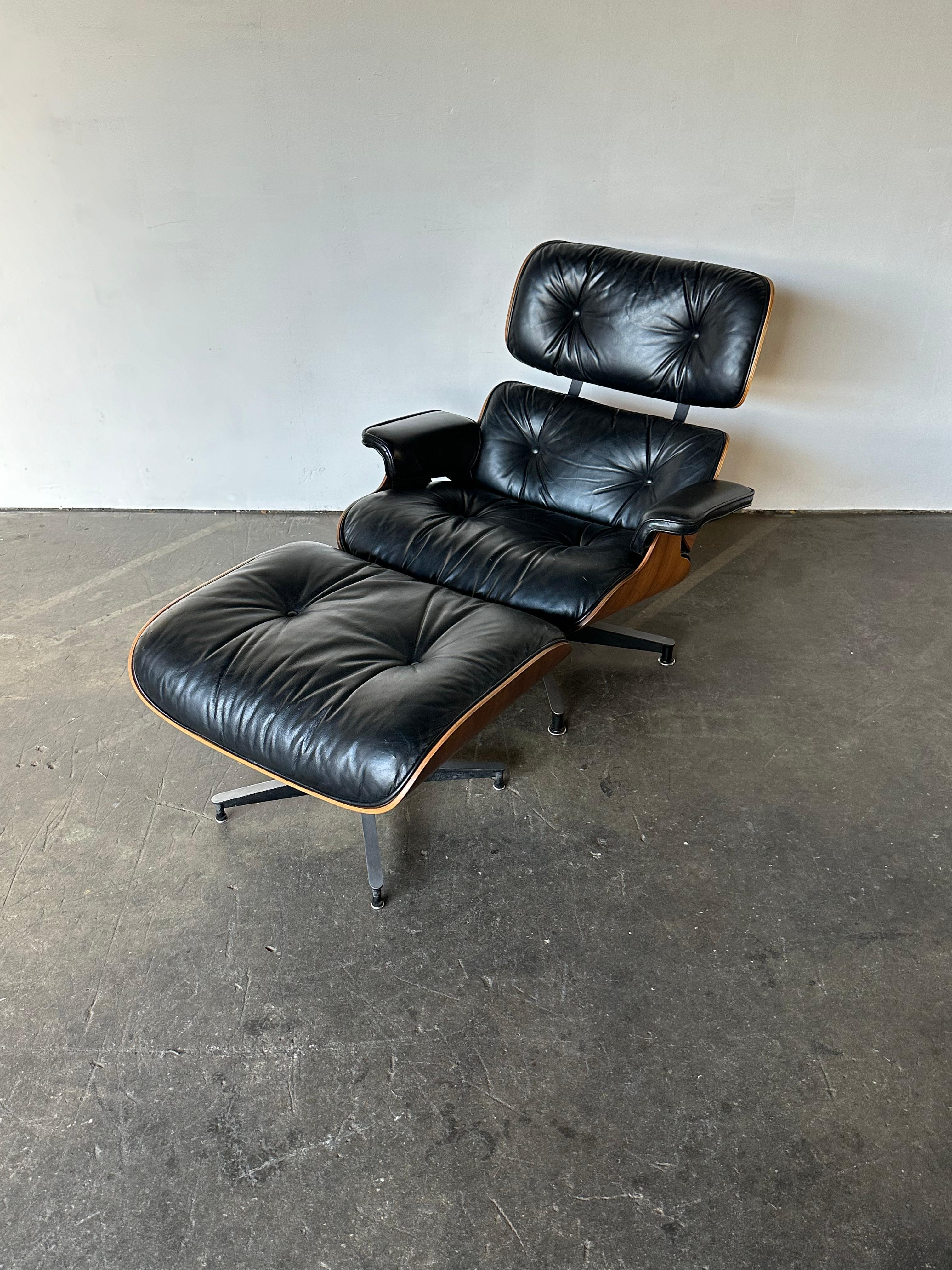 20th Century Gorgeous Restored Eames Herman Miller Lounge Chair and Ottoman For Sale