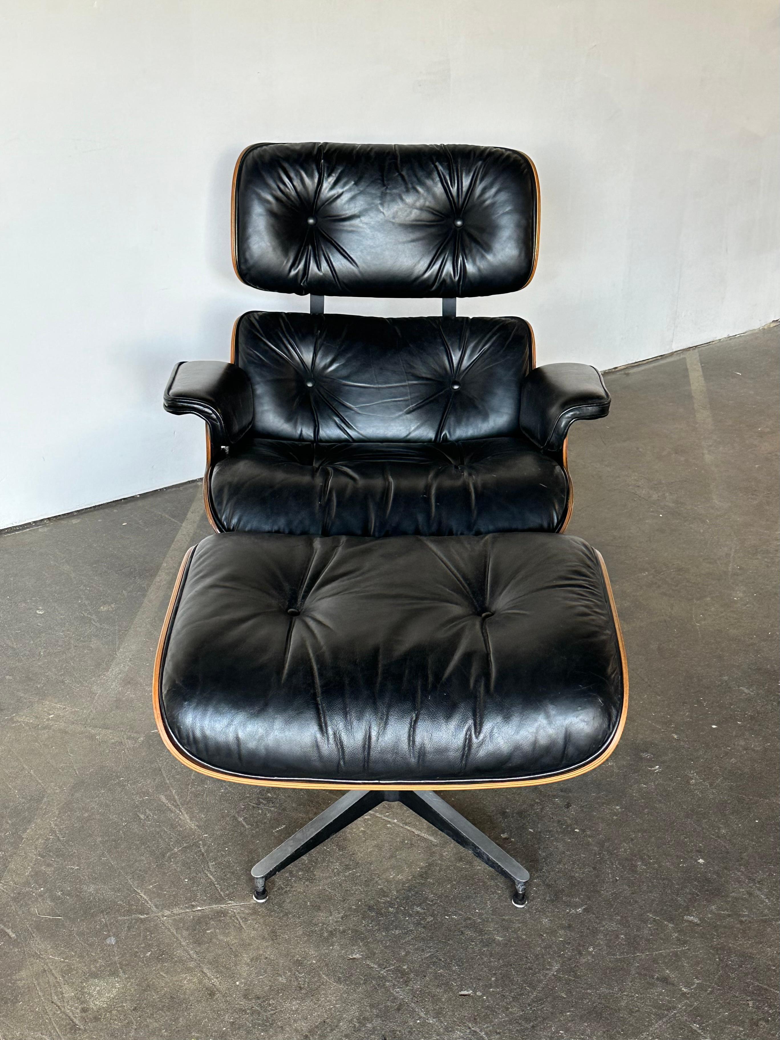 Mid-Century Modern Gorgeous Restored Eames Herman Miller Lounge Chair and Ottoman For Sale