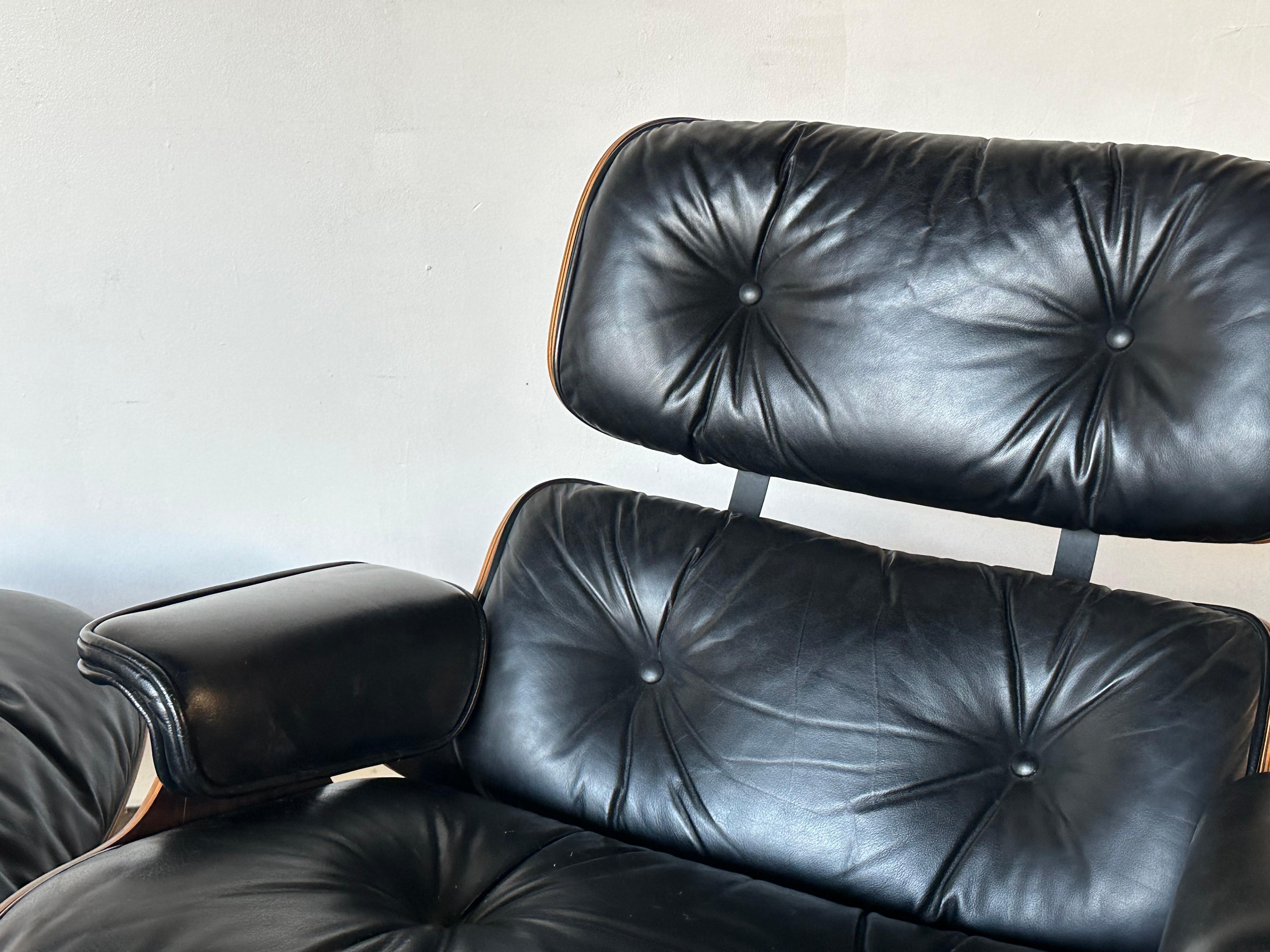 American Gorgeous Restored Eames Herman Miller Lounge Chair and Ottoman For Sale