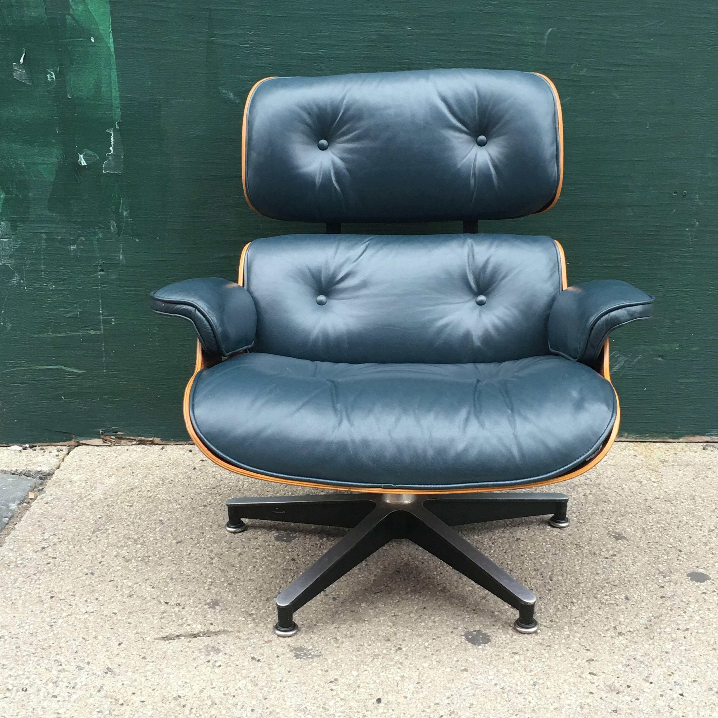 eames chair navy