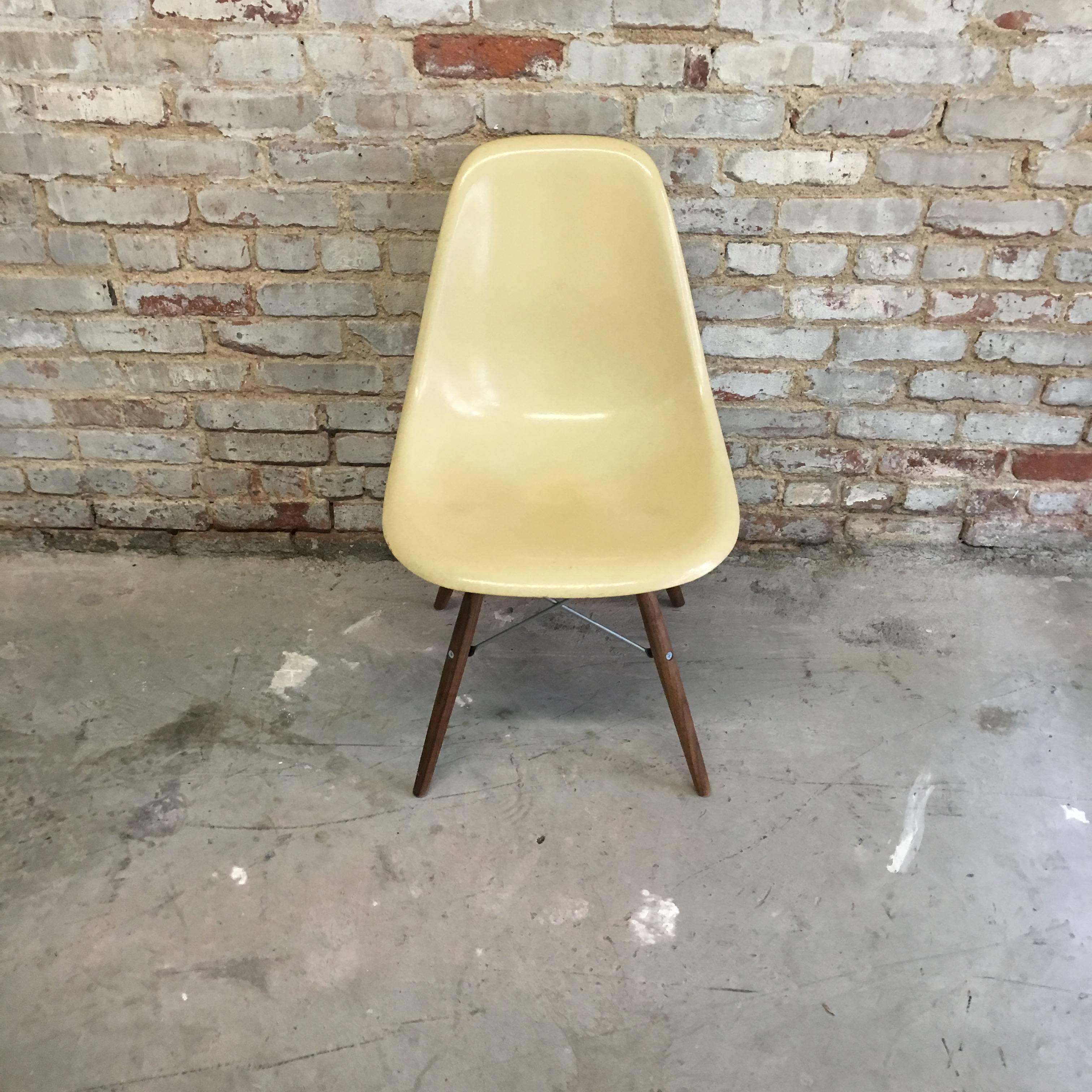 Mid-Century Modern Eight Herman Miller Eames Parchment Dsw Dining Chairs