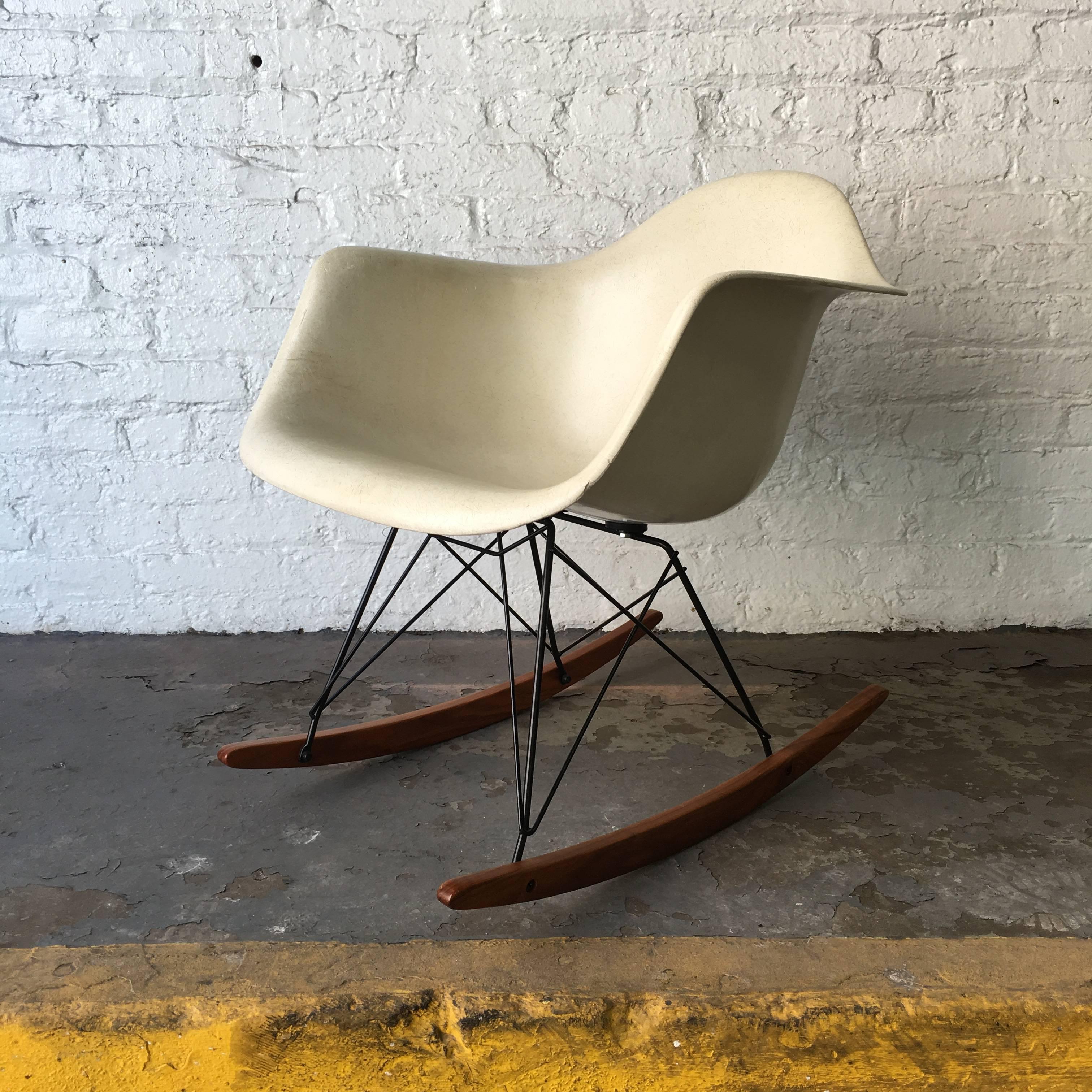 Mid-Century Modern Herman Miller Eames Parchment RAR Rocking Chair