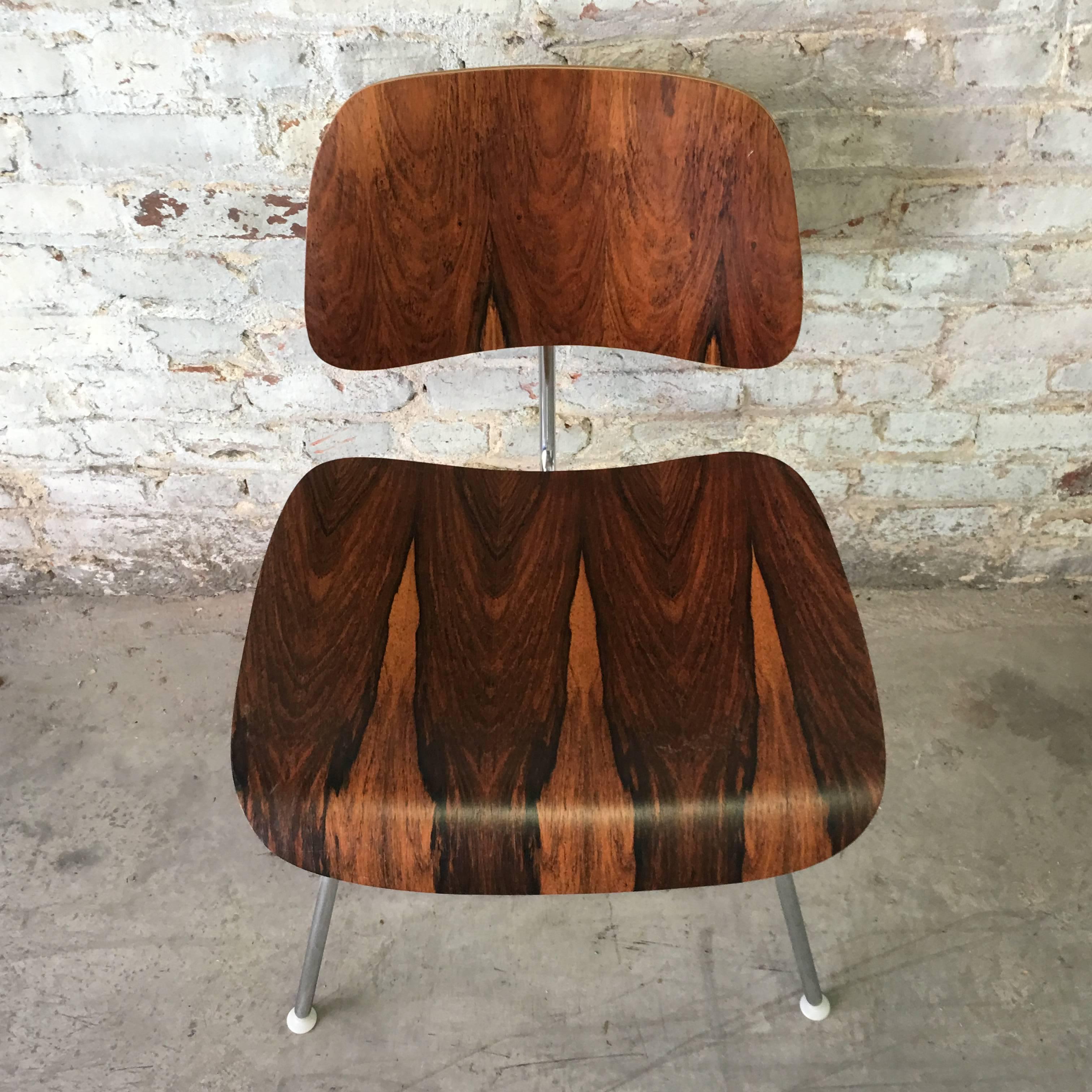 Four Rare Brazilian Rosewood Herman Miller Eames DCM Dining Chairs In Excellent Condition In Brooklyn, NY