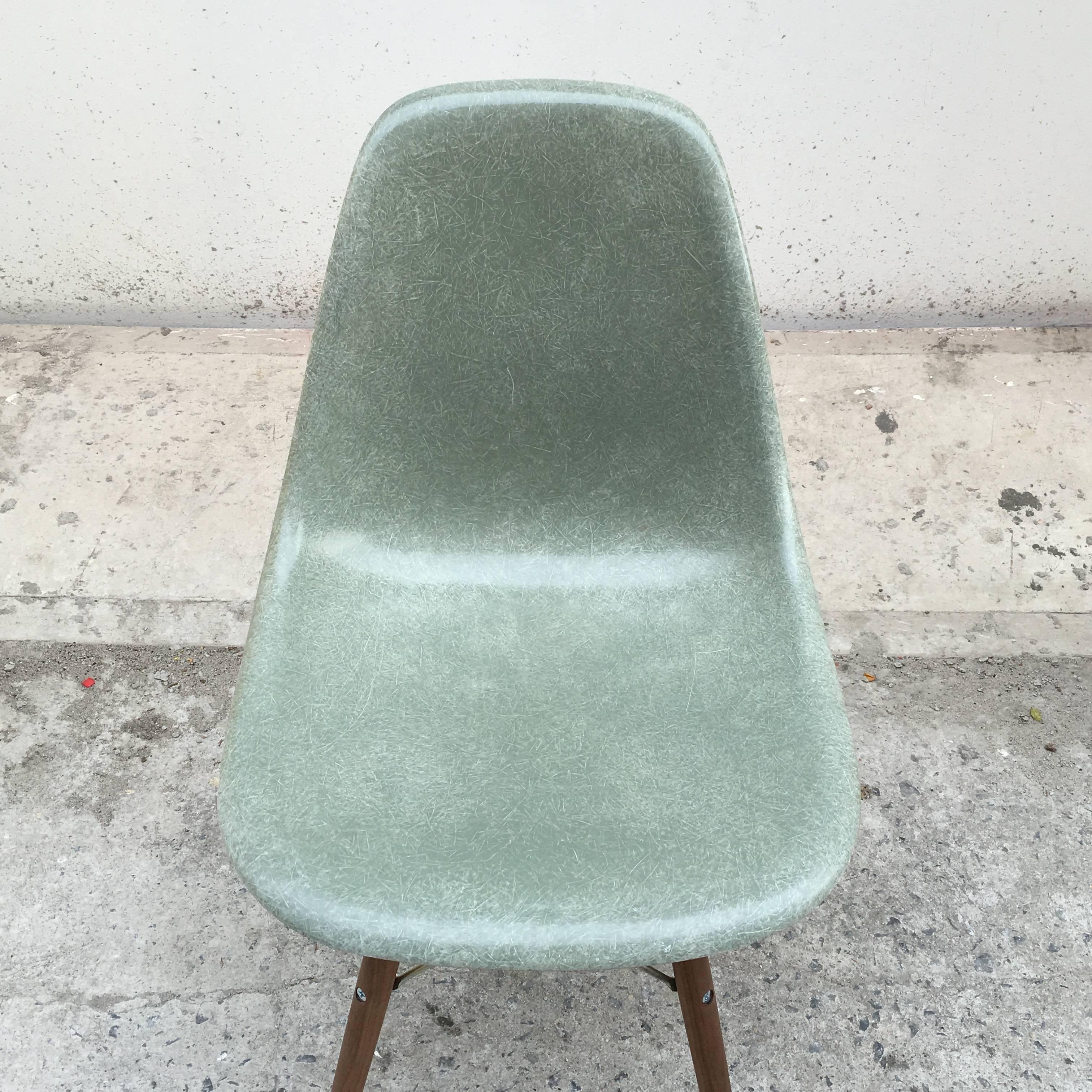 Four Herman Miller Eames Seafoam Dining Chairs In Excellent Condition In Brooklyn, NY