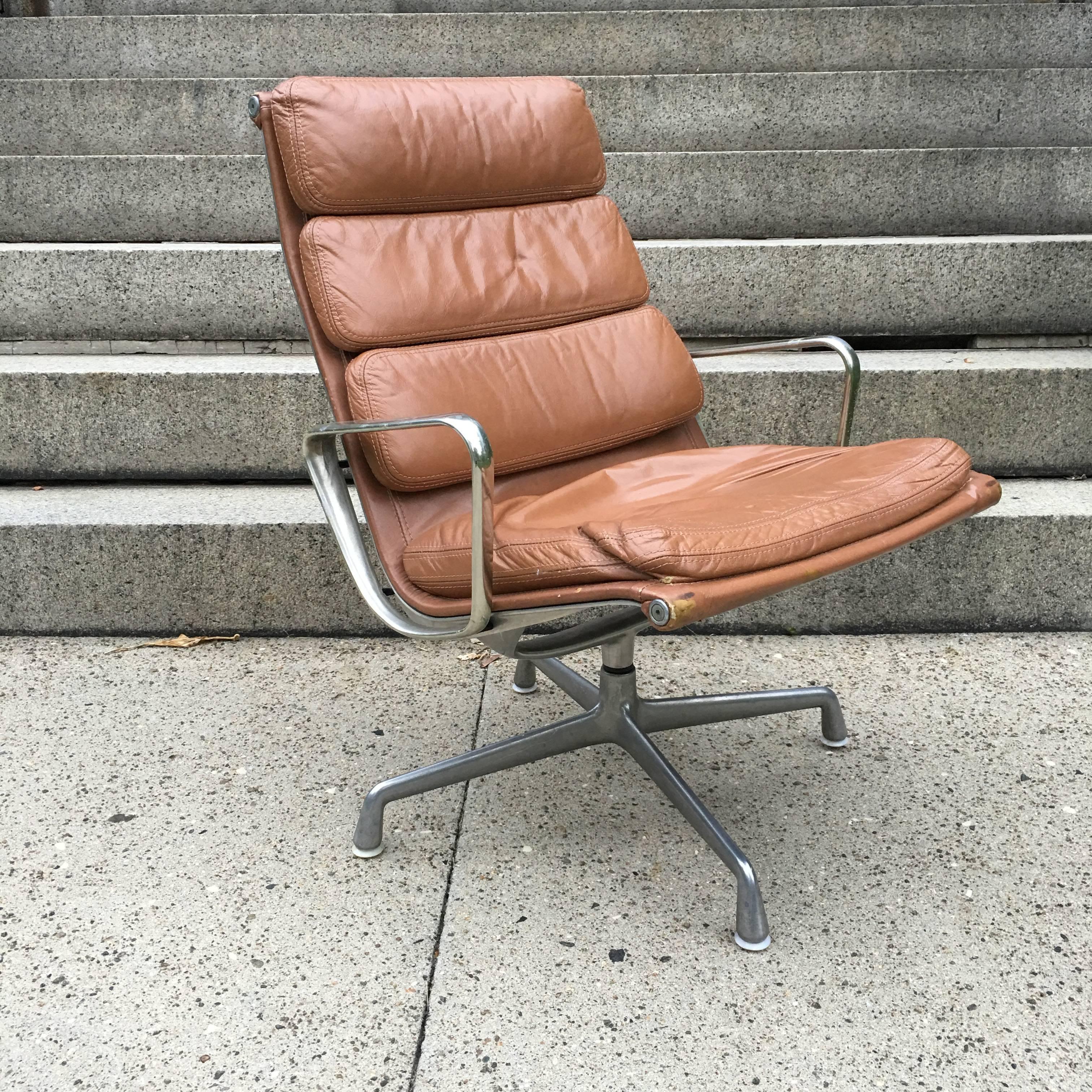 Herman Miller Eames Aluminum Group soft pad lounge chair. Gorgeous caramel leather in good condition. No tears. From the 1970s.