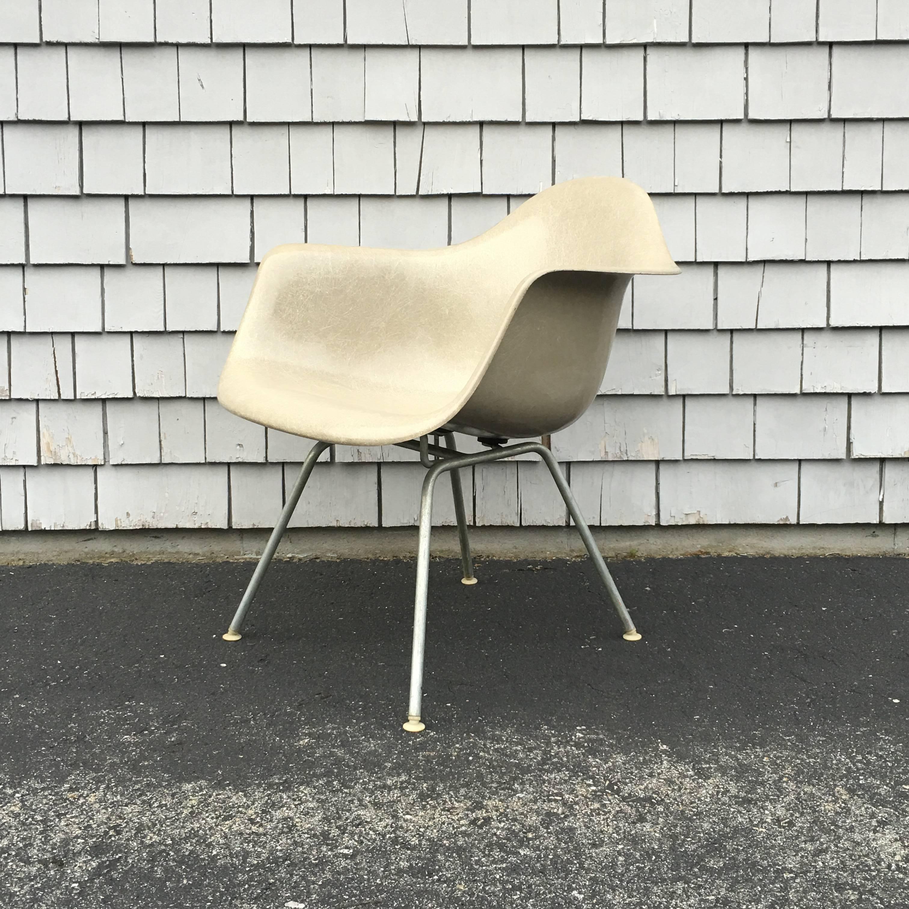 Herman Miller Eames LAX fiberglass armchair on lounge height base. All original mounts, glides, base and screws. Summit shell.