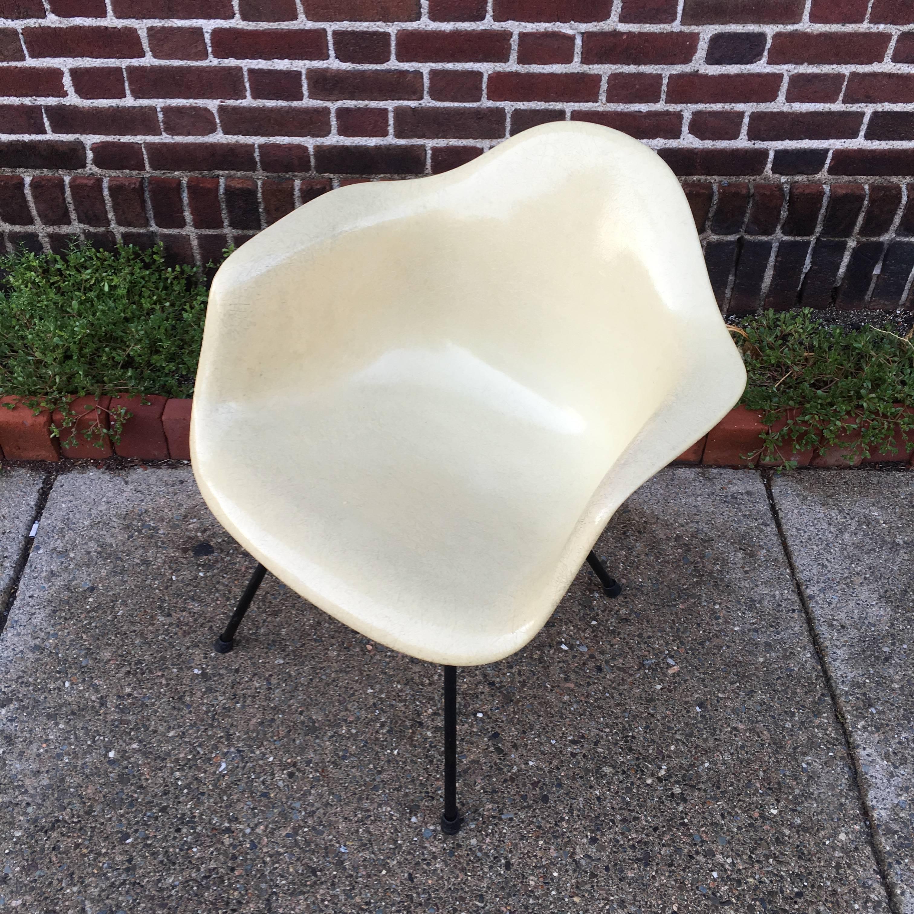 Fiberglass Herman Miller Eames Zenith LAX Lounge Chair in Parchment