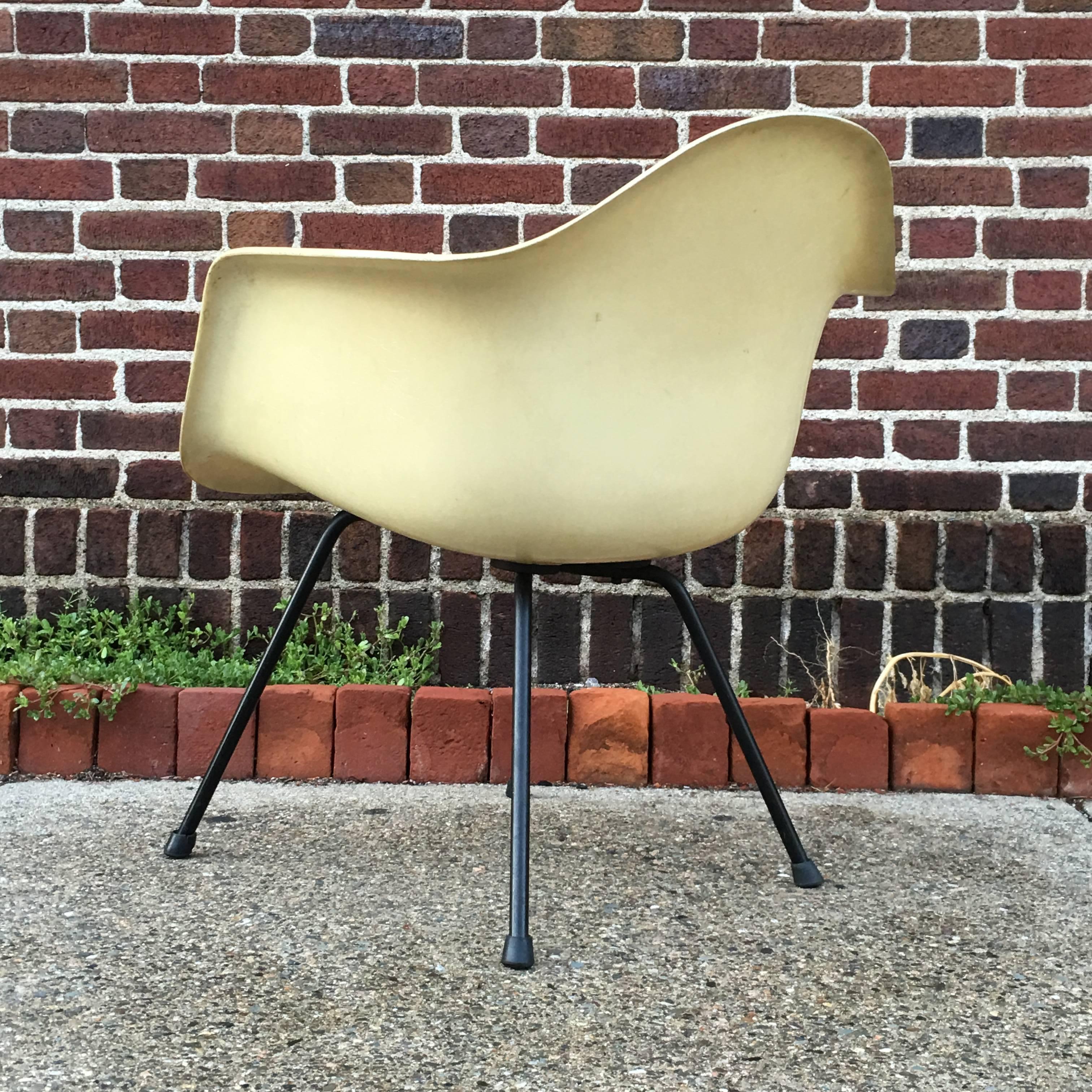 Herman Miller Eames Zenith LAX Lounge Chair in Parchment 2
