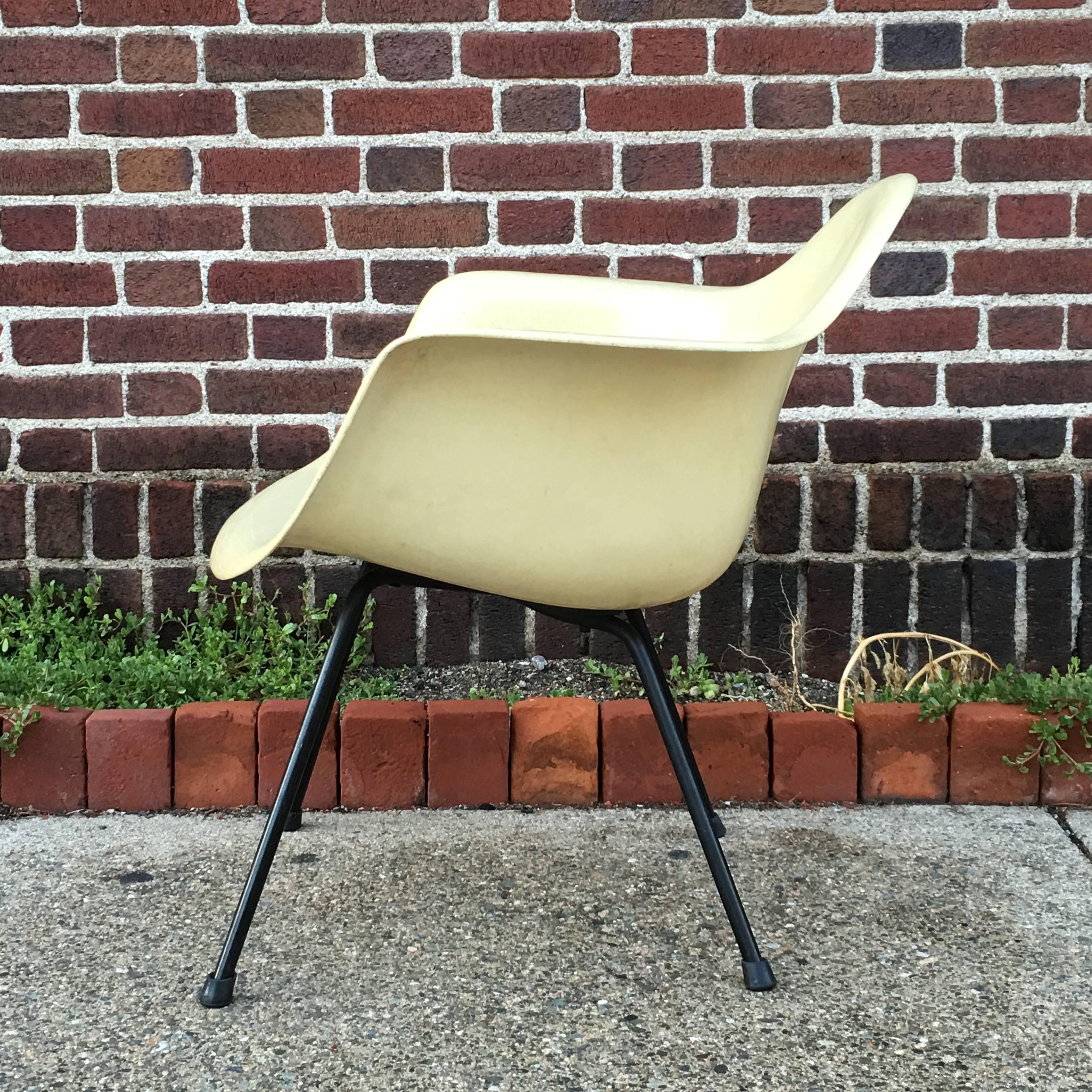 20th Century Herman Miller Eames Zenith LAX Lounge Chair in Parchment