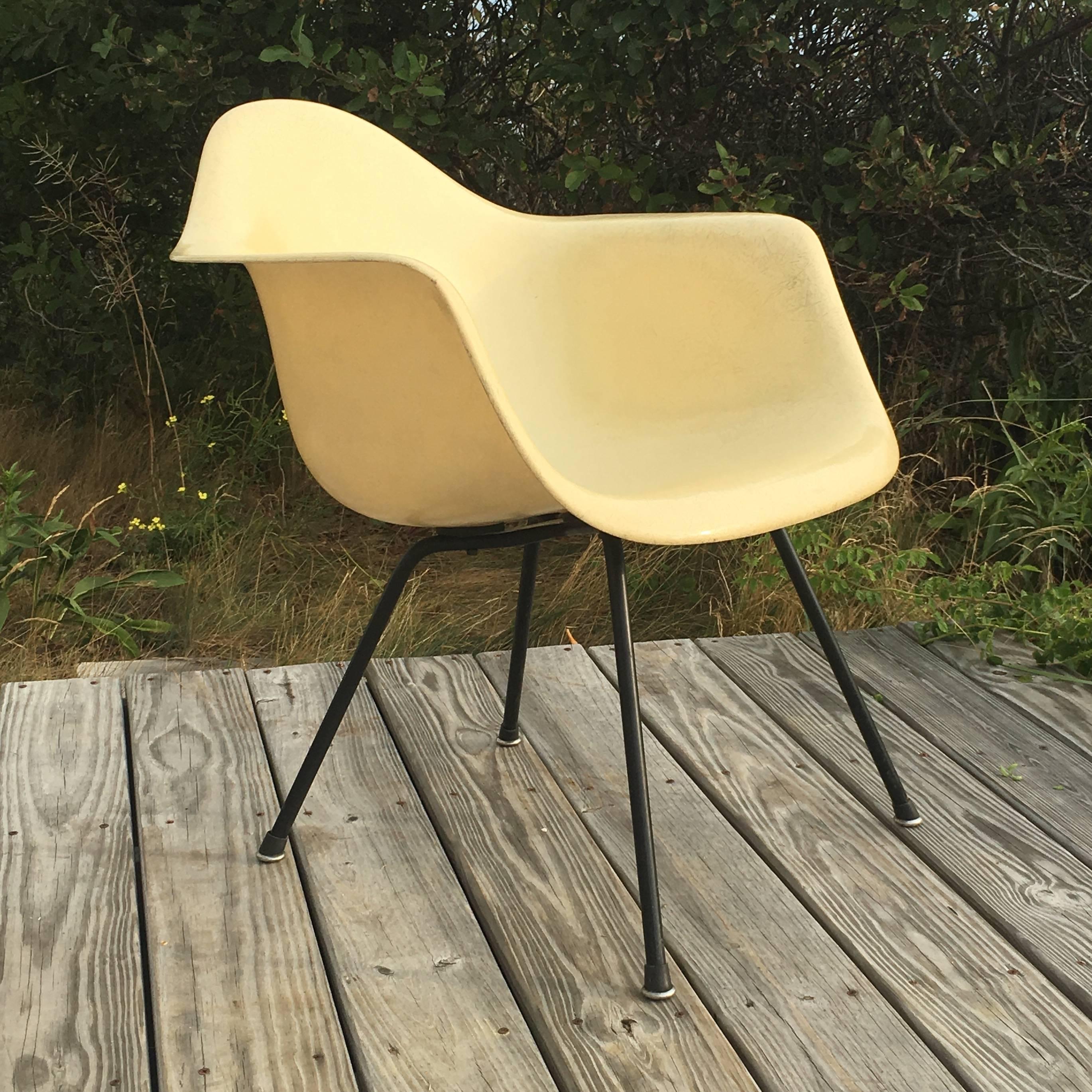 Mid-Century Modern Herman Miller Eames Zenith LAX Lounge Chair in Parchment