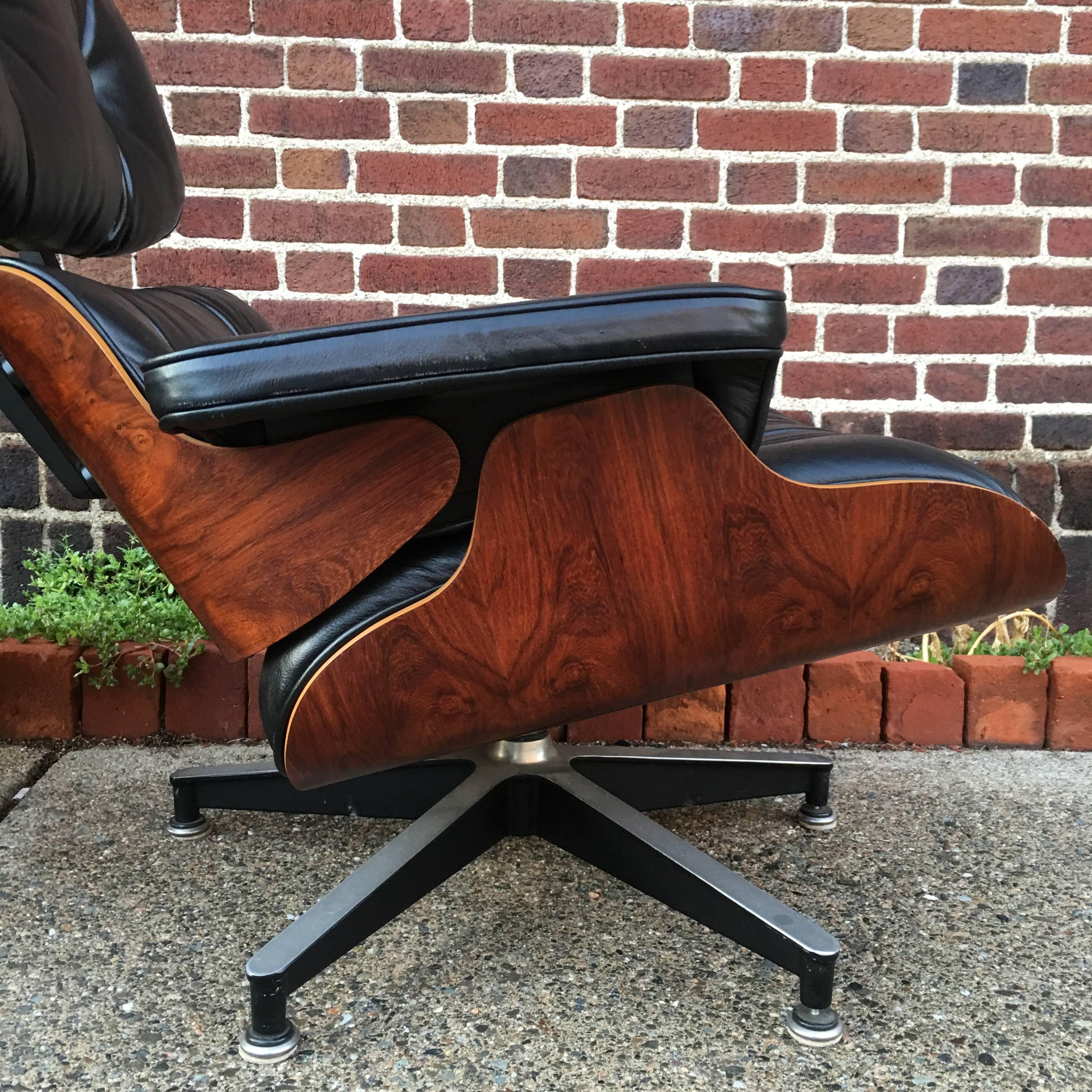 Highly Figured Rosewood Herman Miller Eames Lounge Chair and Ottoman In Excellent Condition In Brooklyn, NY
