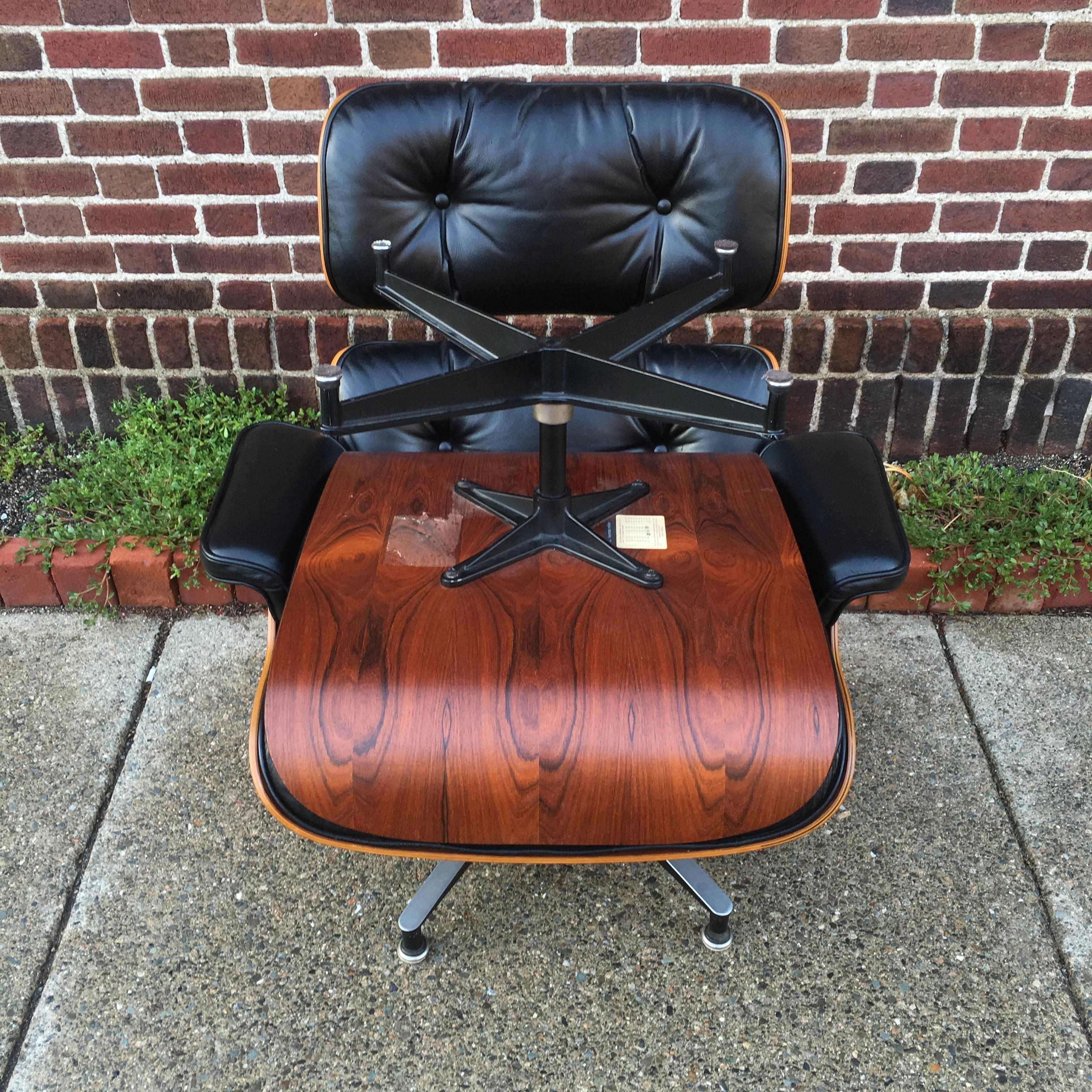 20th Century Highly Figured Rosewood Herman Miller Eames Lounge Chair and Ottoman
