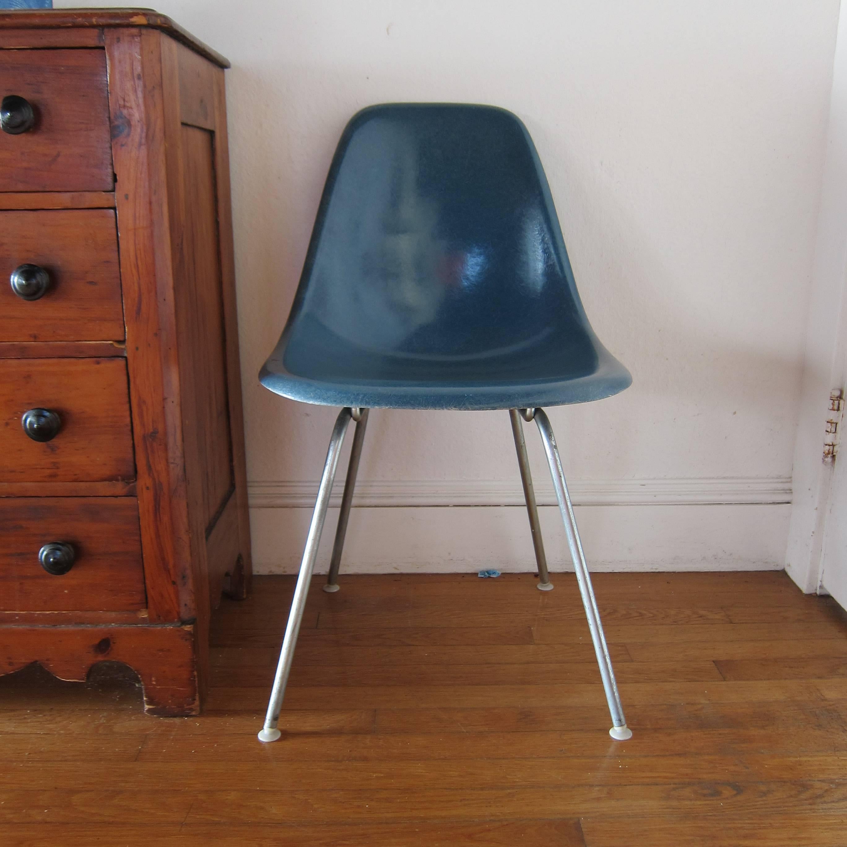 Four Herman Miller Eames DSX Dining Chairs In Excellent Condition In Brooklyn, NY