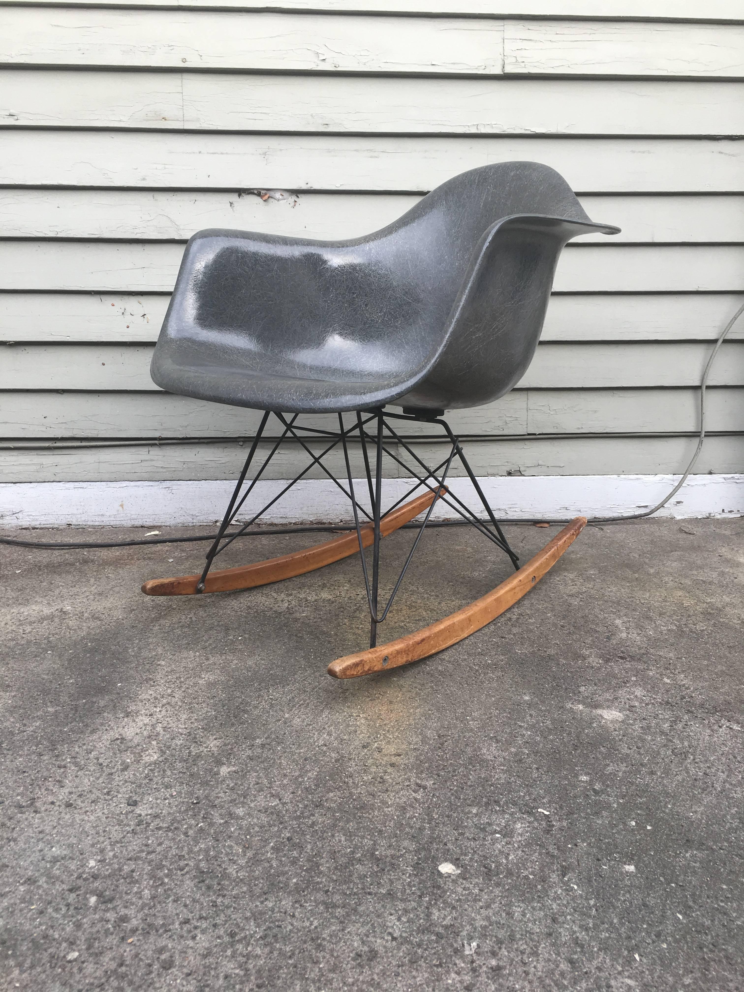 Rare Eames RAR with rope edge Zenith elephant hide grey shell. Full original label intact. Shell in mint condition. Base in excellent unrestored condition. No broken welds. Gorgeous patina on the wood runners. A museum quality piece.