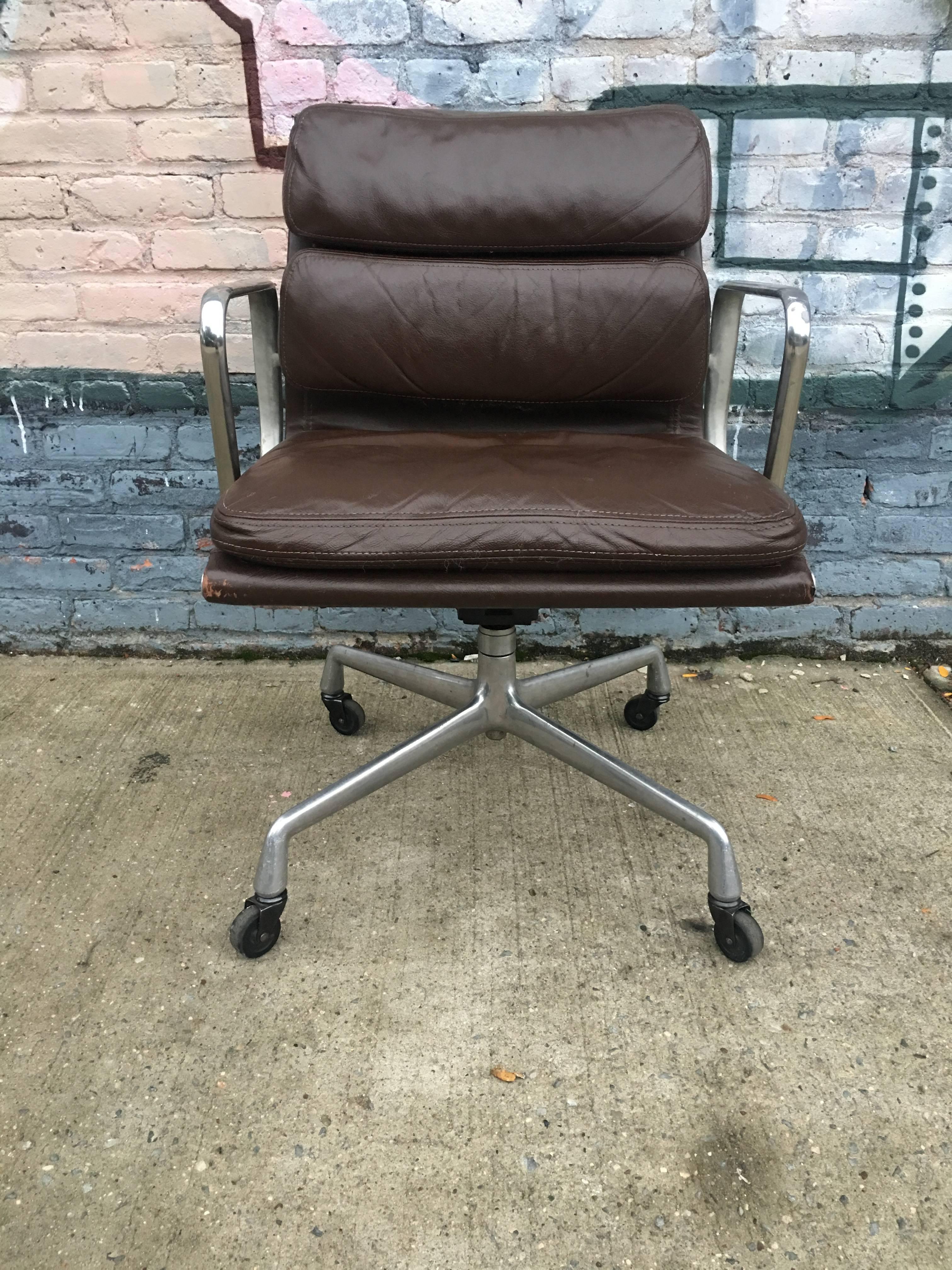 Mid-Century Modern 1970s Herman Miller Eames Soft Pad Management Desk Chair