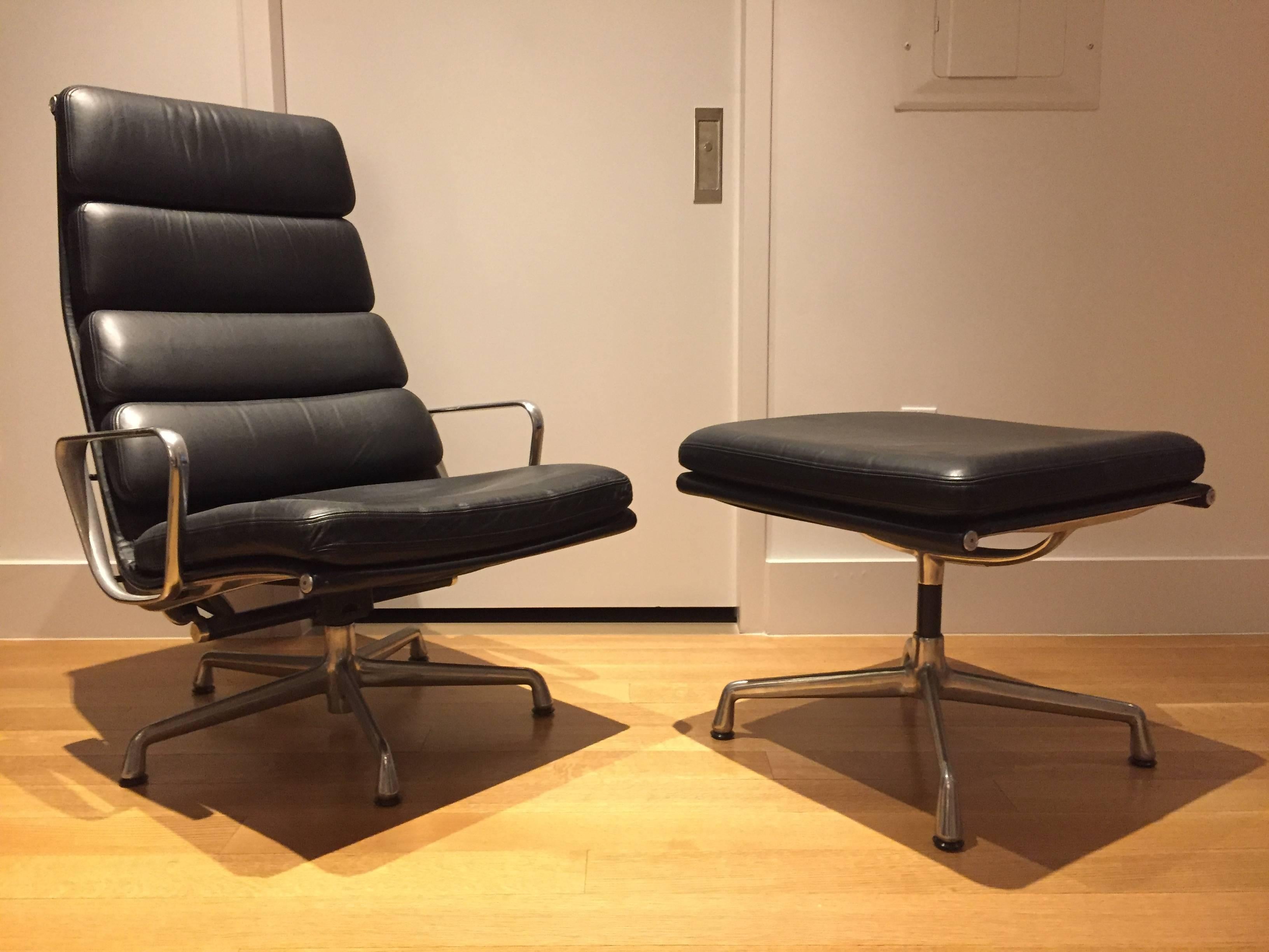 Herman Miller Eames aluminium group soft pad lounge chair and ottoman. Approximately 12 years old. In excellent vintage condition with minor mark on armrest and scuff to side of ottoman (pictured). Leather in excellent condition with no cracks or