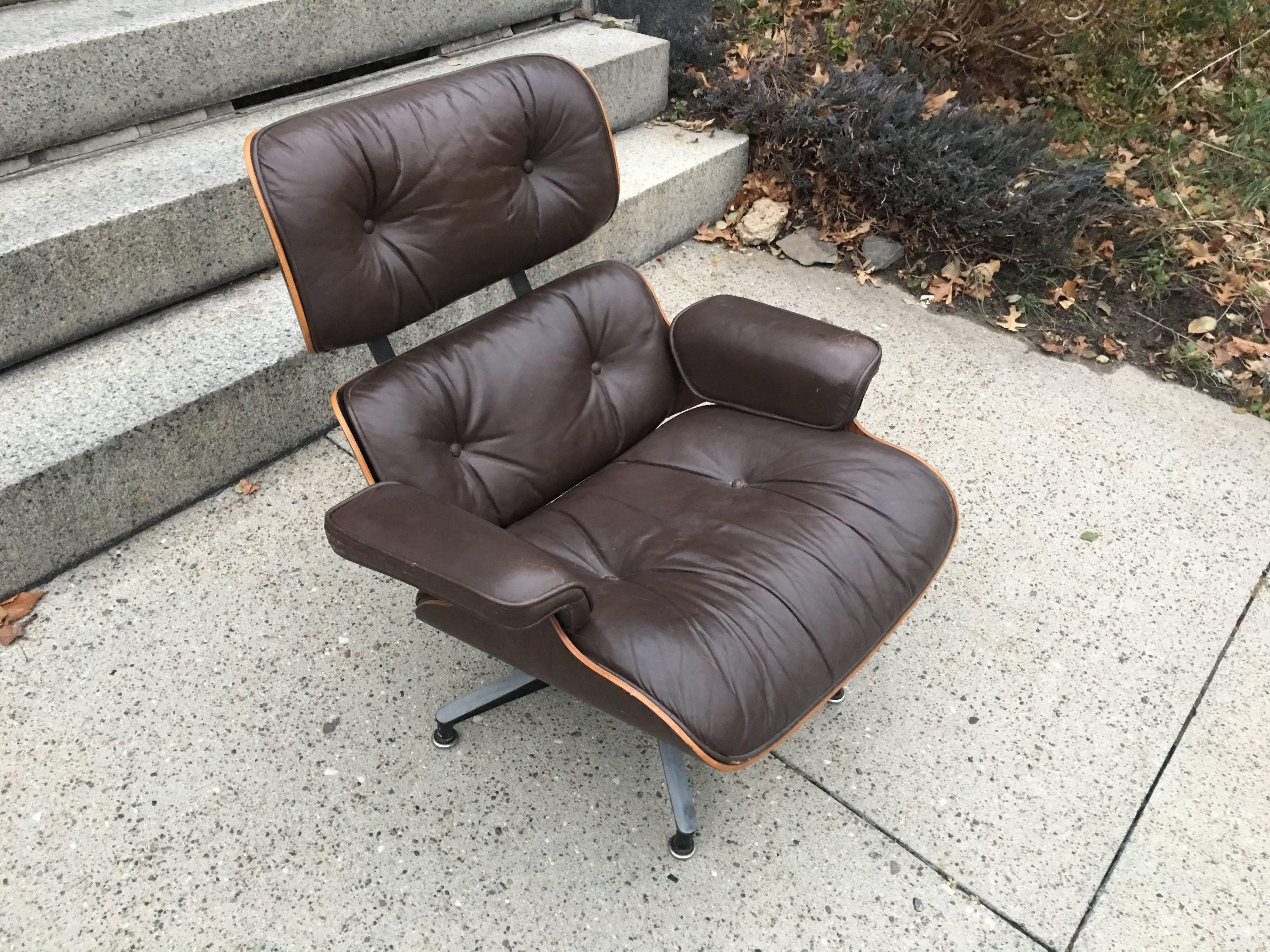 Mid-Century Modern Gorgeous Herman Miller Eames 670 Lounge Chair in Brazilian Rosewood