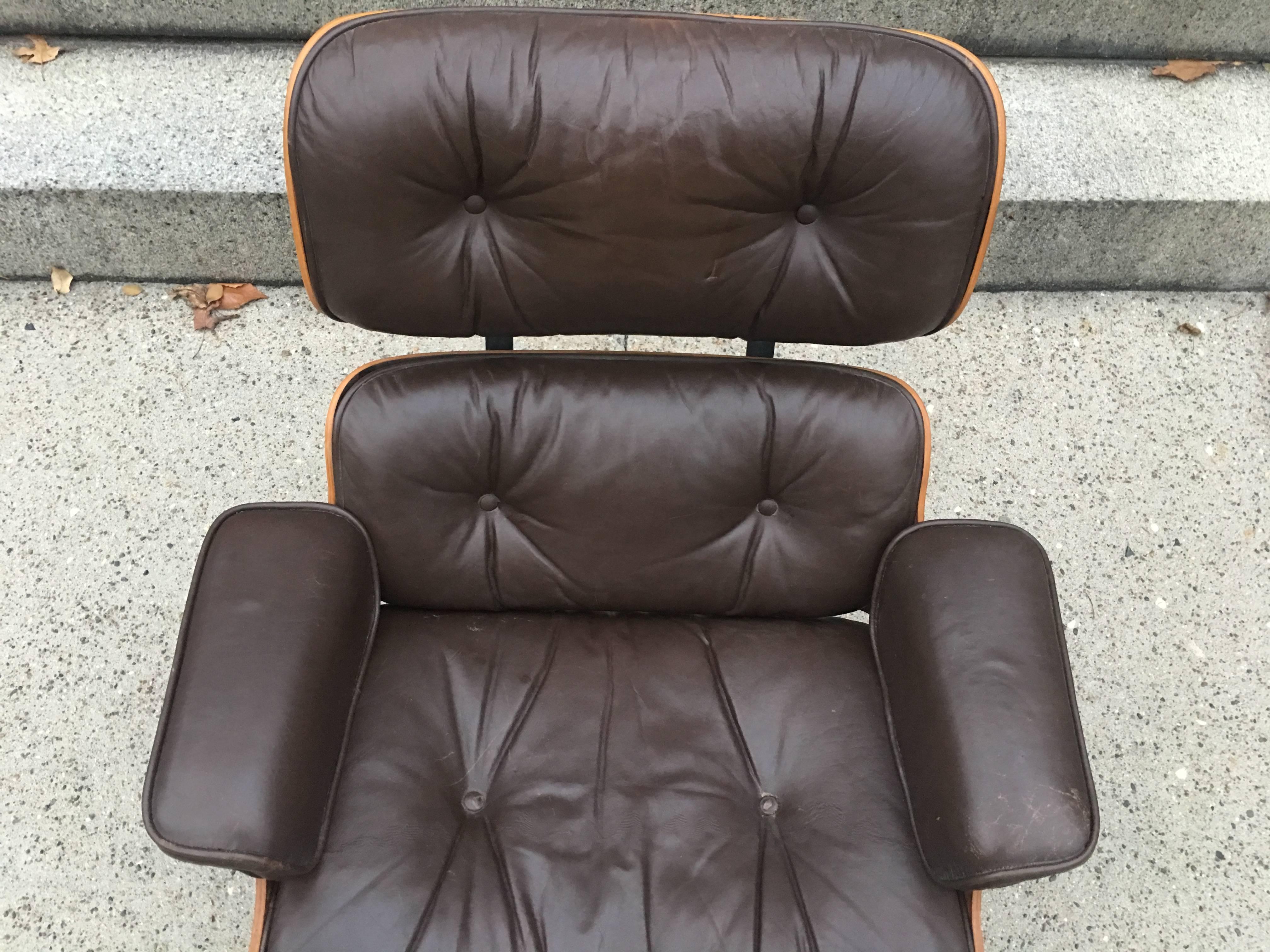 Gorgeous Herman Miller Eames 670 lounge chair in Brazilian rosewood. Original leather cushions in excellent condition. Leather has been cleaned and conditioned. Chair dates to the 1970s.