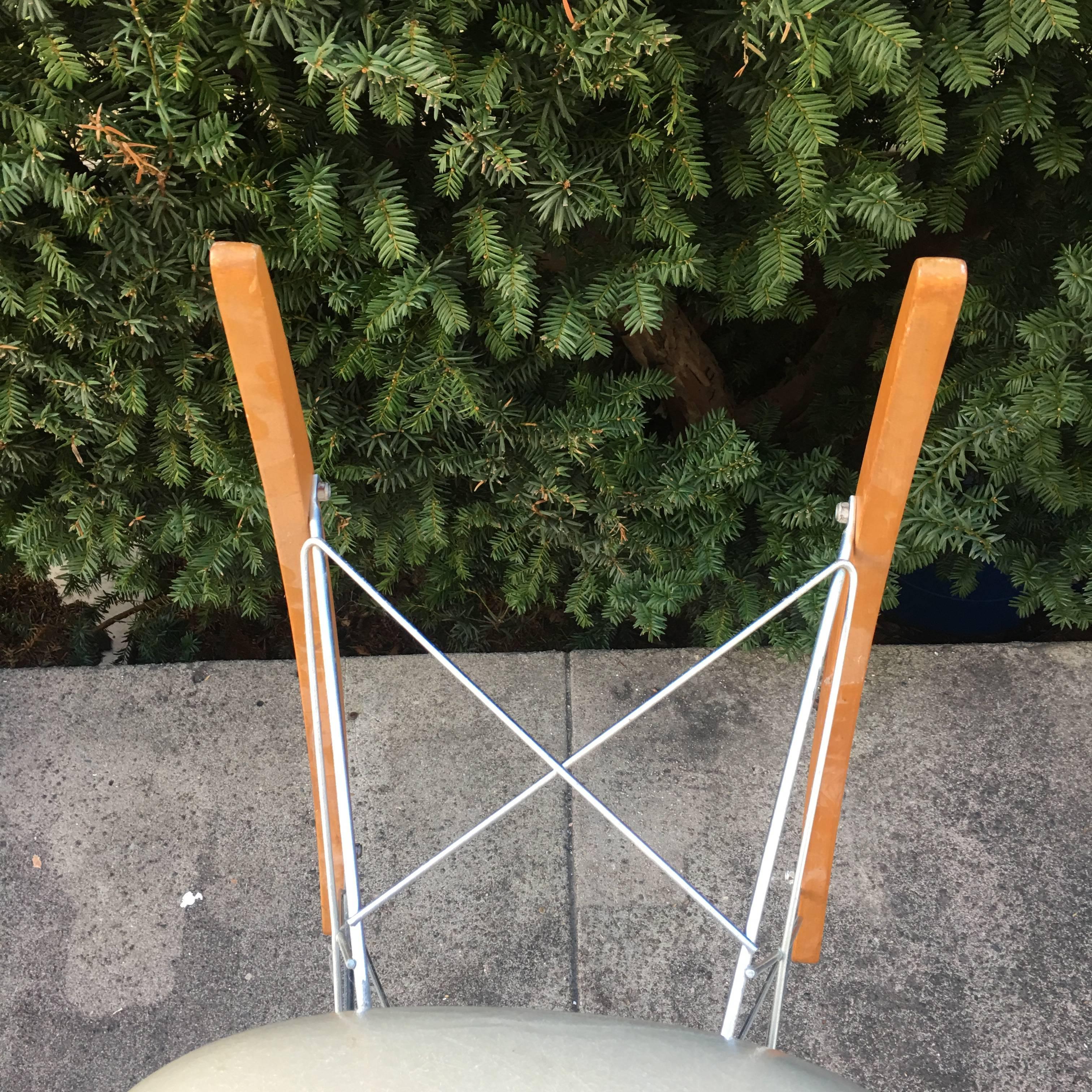 Herman Miller Eames Greige RAR Rocking Chair In Excellent Condition In Brooklyn, NY