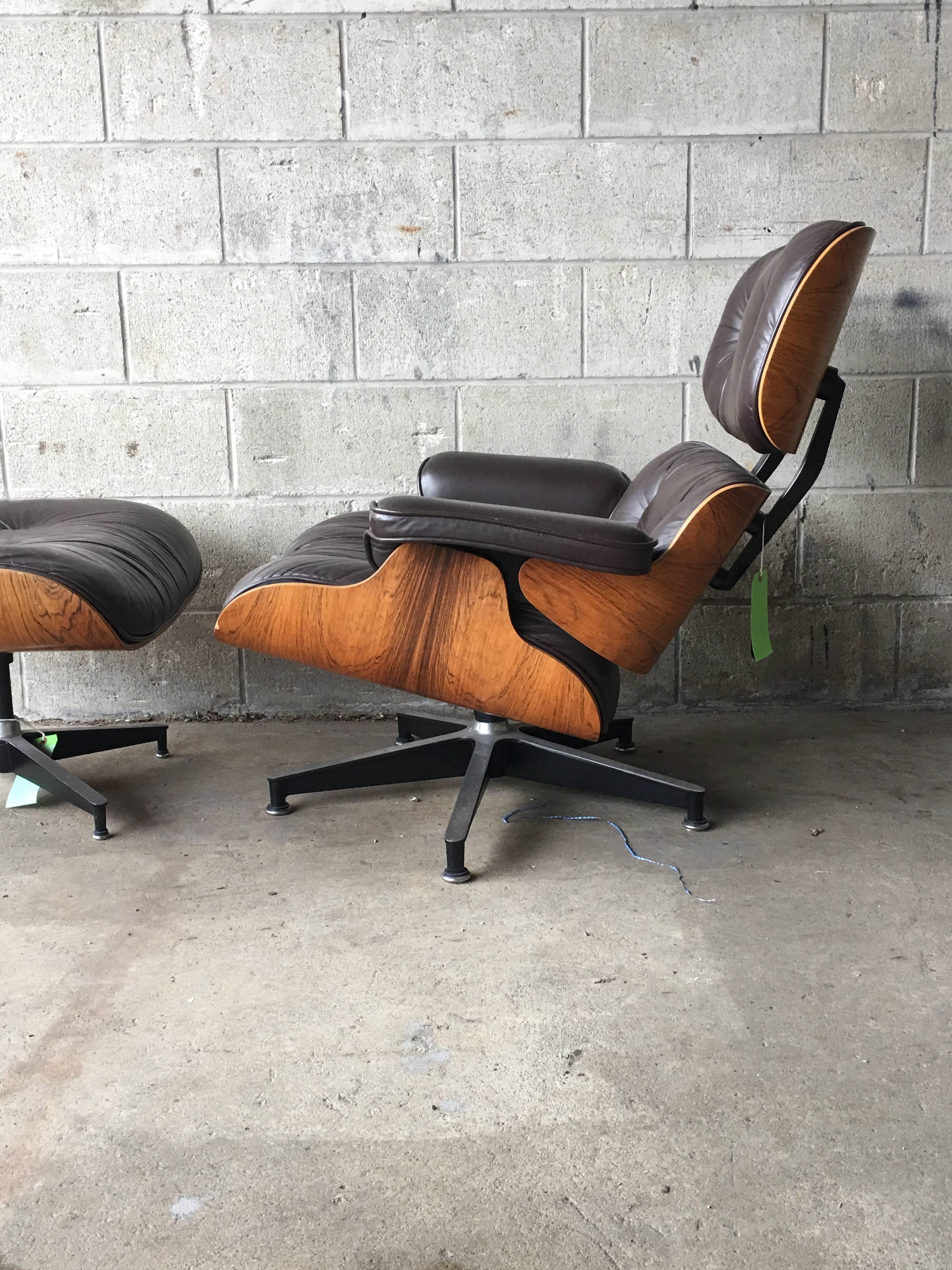 Herman Miller Eames Rosewood Lounge and Ottoman In Excellent Condition In Brooklyn, NY