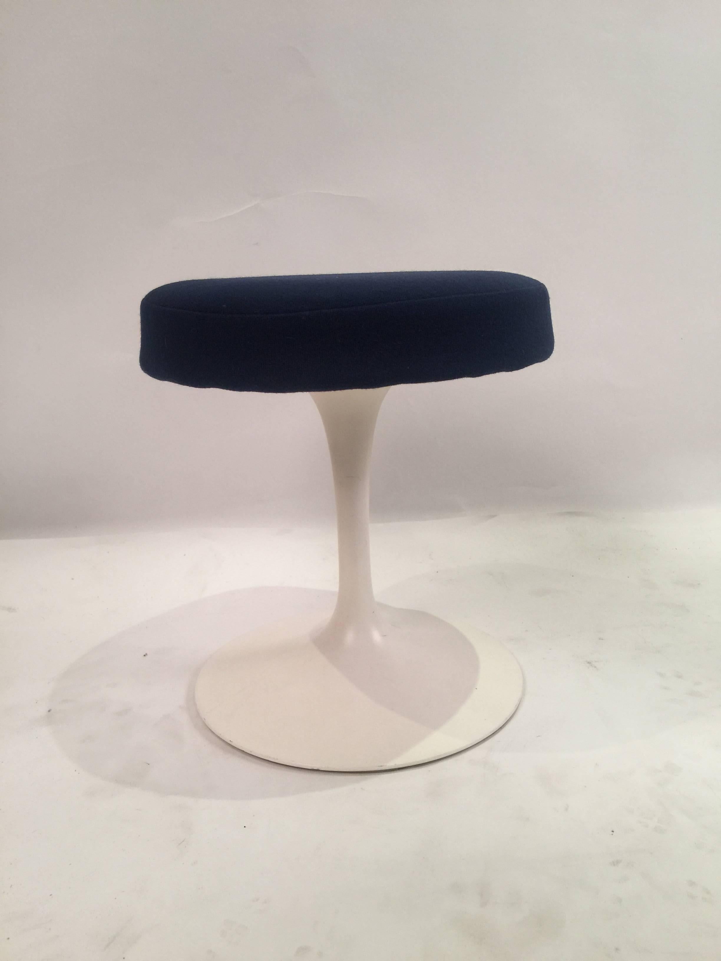 Eero Saarinen Tulip Stools for Knoll in Fabric In Excellent Condition In Brooklyn, NY