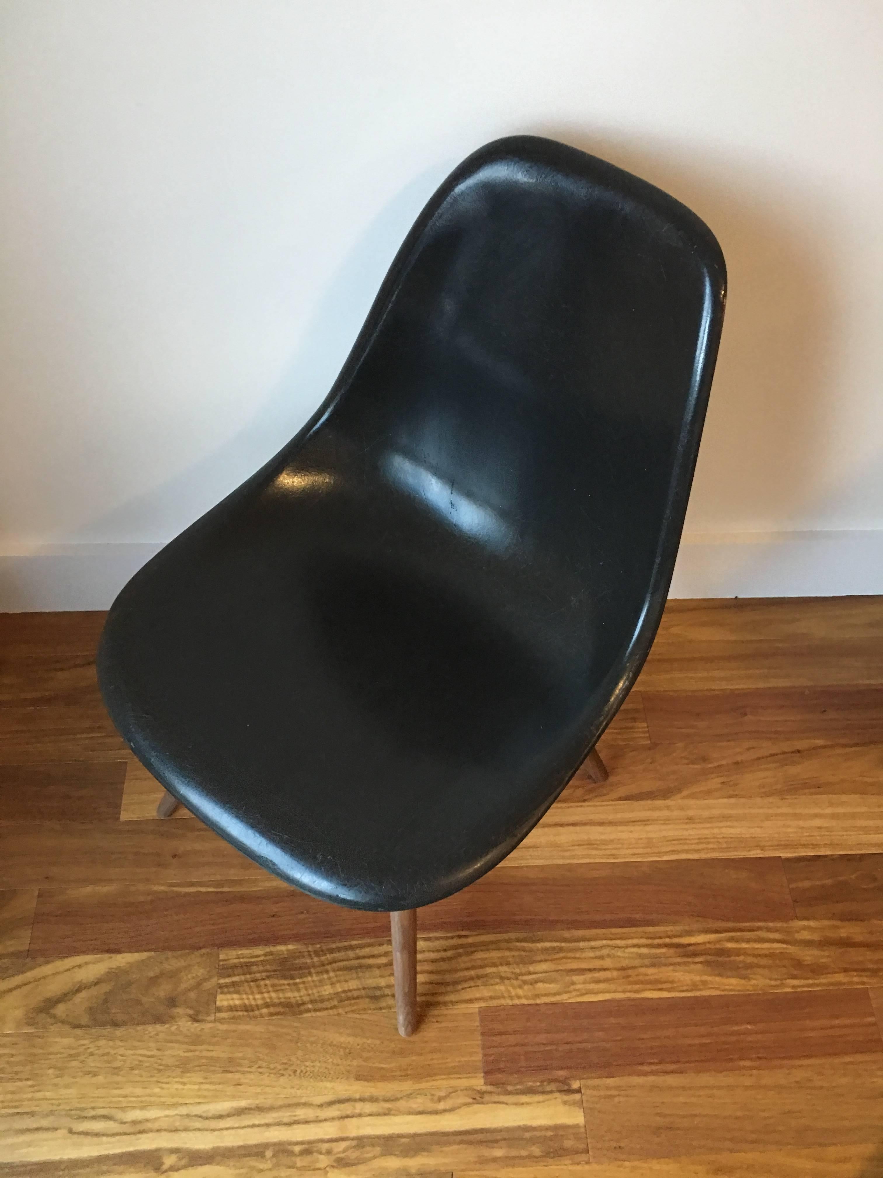 American 6-10 Black Herman Miller Eames DSW Dining Chairs