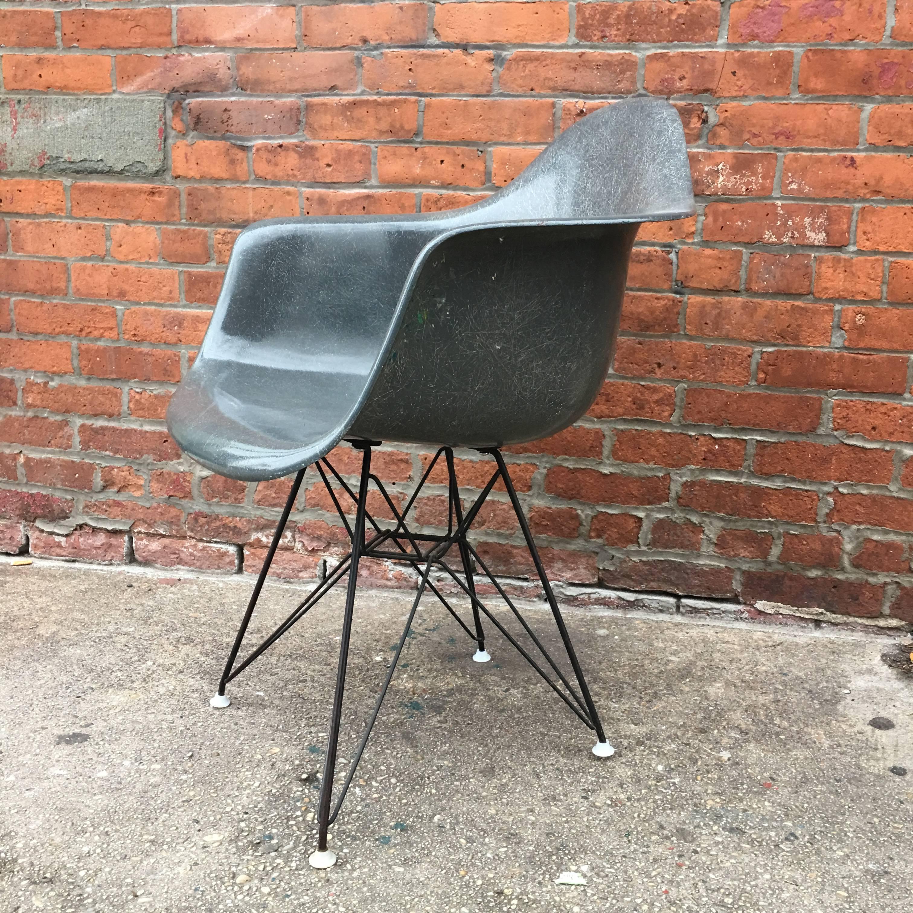 Spectacular Herman Miller Eames DAR in elephant grey. Vintage Eiffel base on gorgeous shell. In excellent condition.