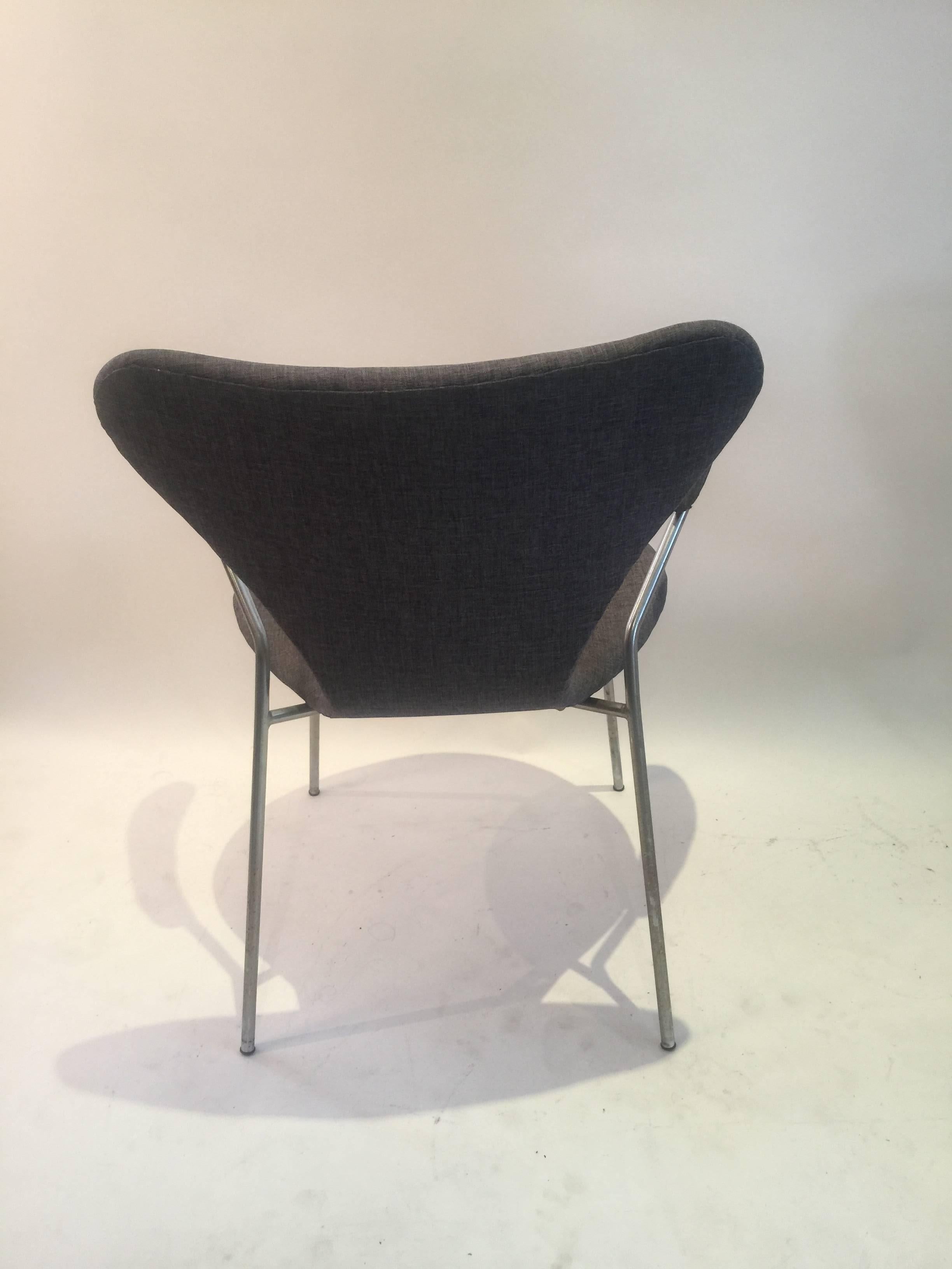 Molded Arne Jacobsen for Fritz Hansen Series 7 Armchair in Grey Fabric