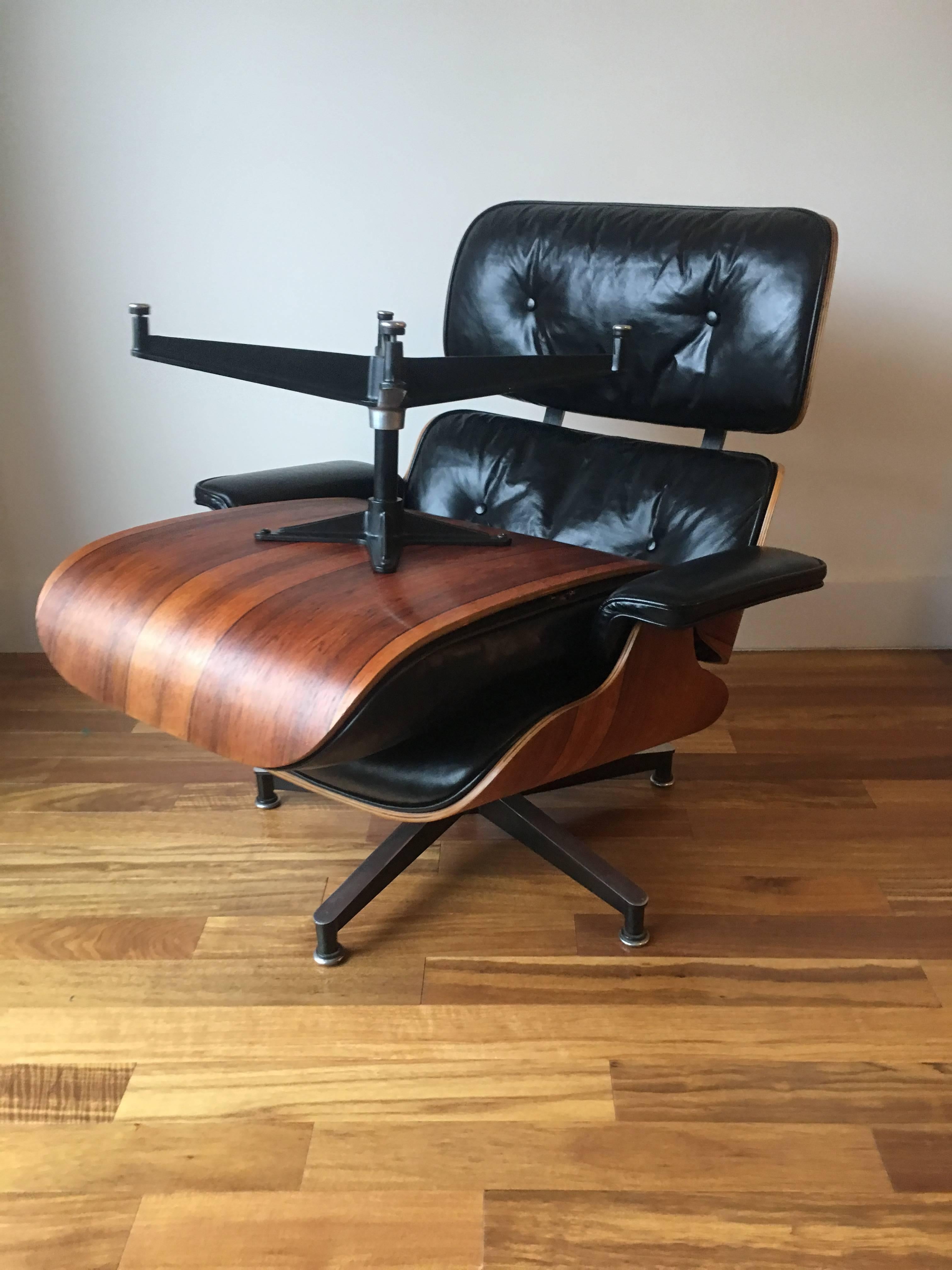 Mid-Century Modern Near Mint Condition 1960s Herman Miller Eames Lounge Chair and Ottoman