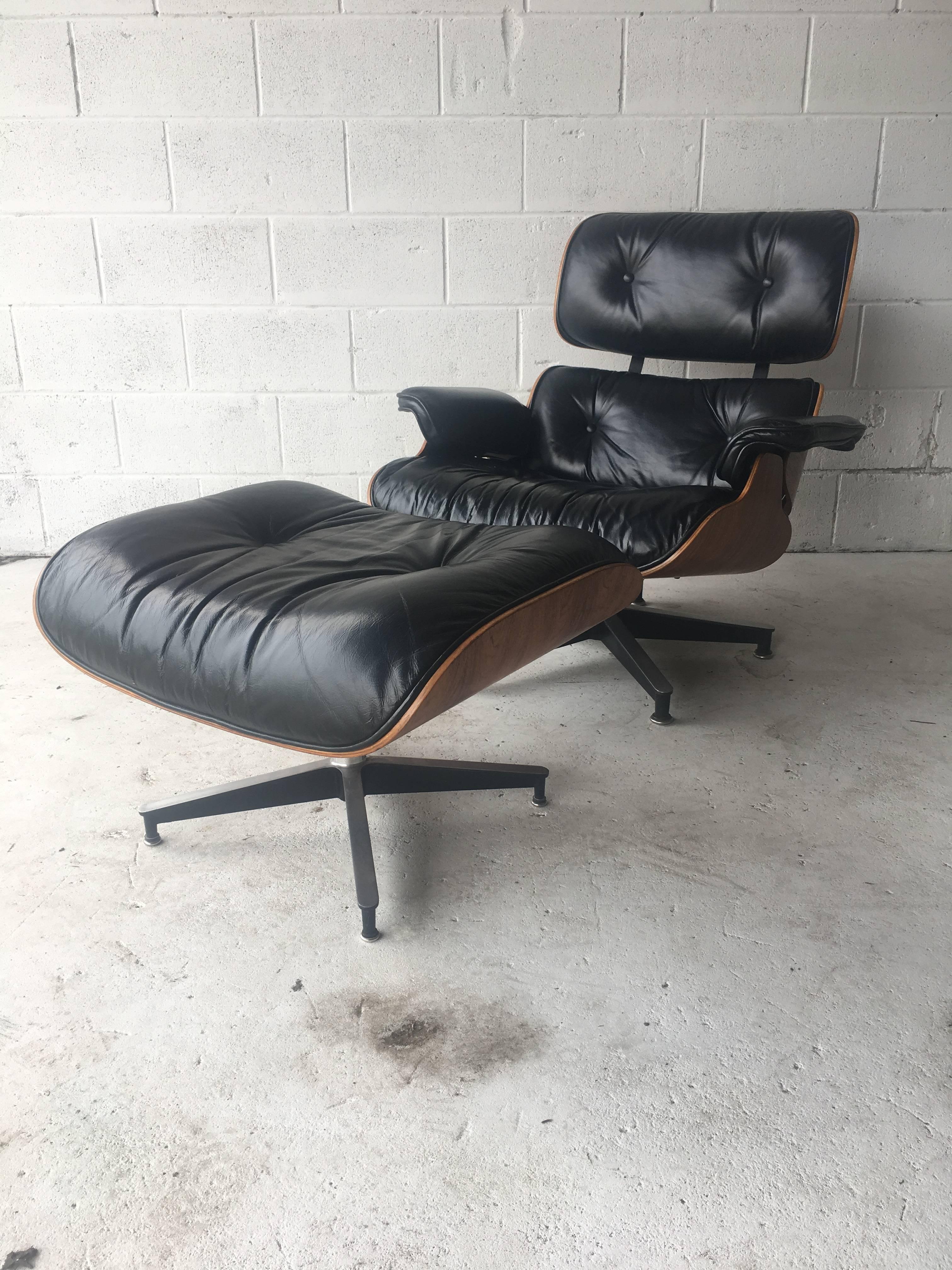 Mid-Century Modern Perfect Herman Miller Eames Lounge Chair and Ottoman