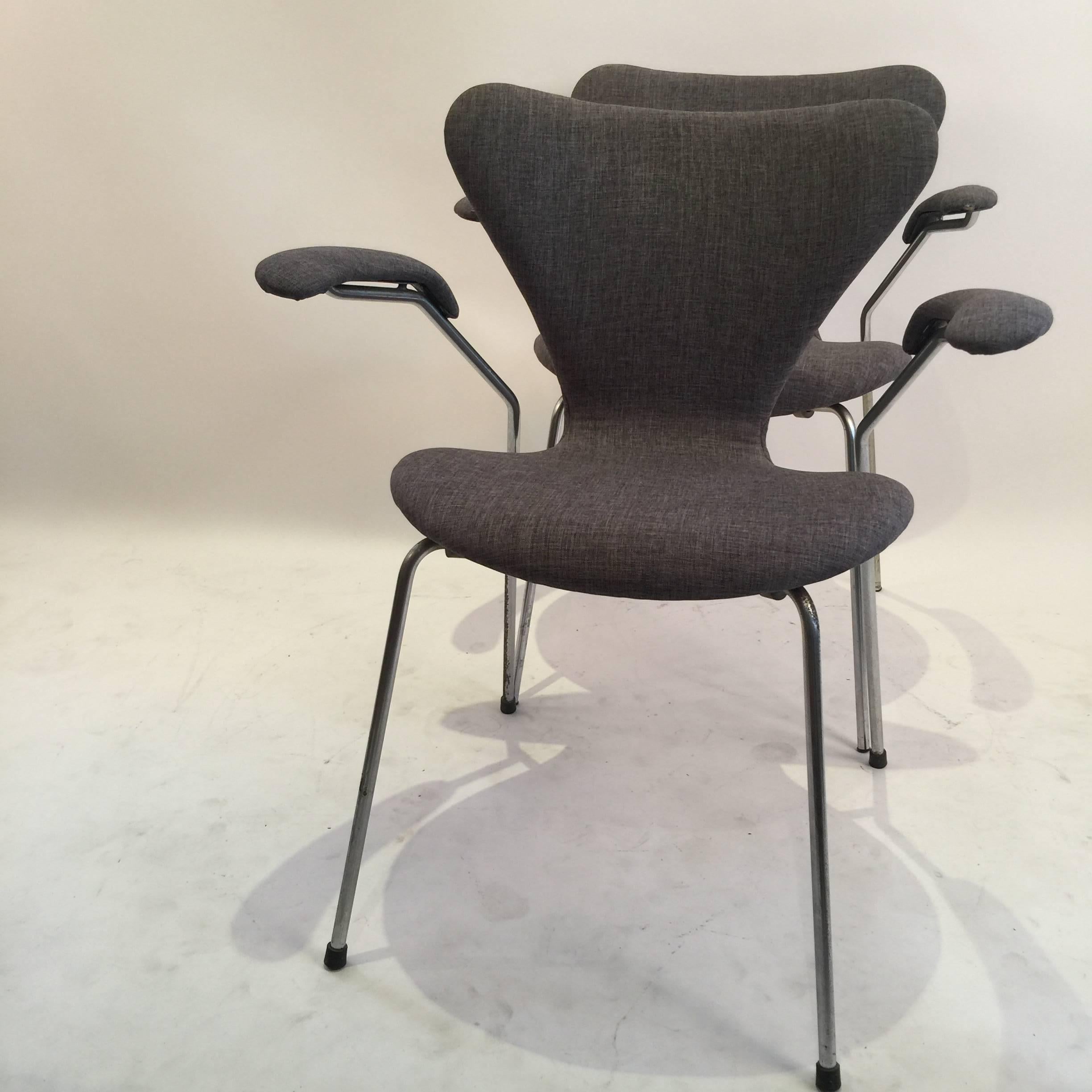 Pair of Arne Jacobsen Series 7 Armchairs for Fritz Hansen 1