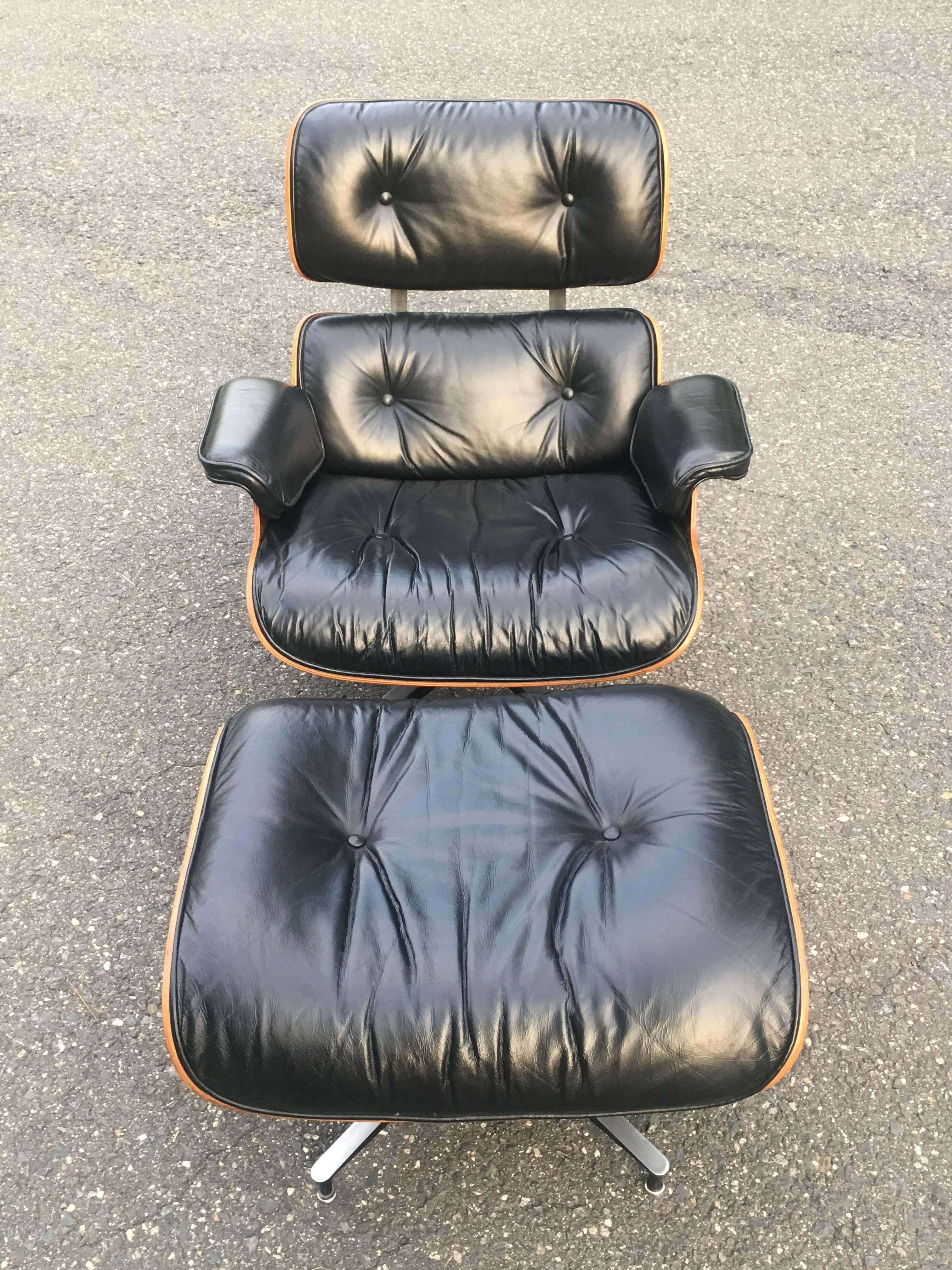 Mid-Century Modern Perfect Vintage Eames Lounge and Ottoman